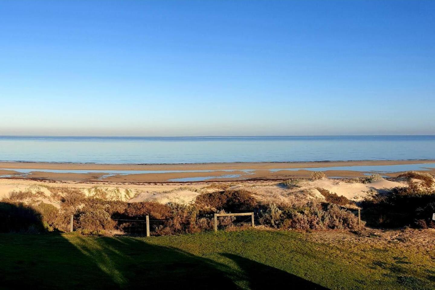 Luxurious 3 bedroom beachfront - panoramic views