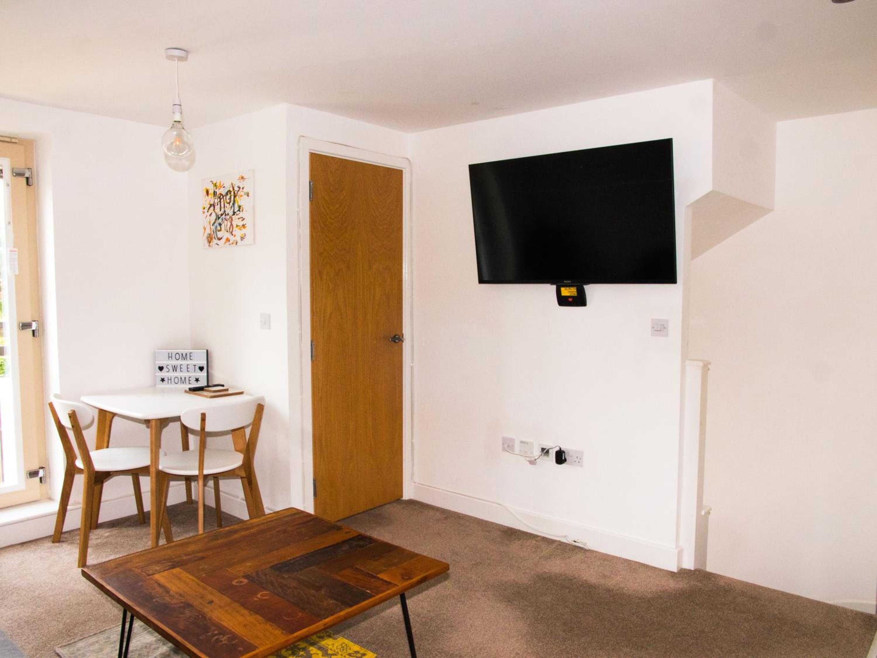Impressive Urban Townhouse - Leeds City Centre view 3