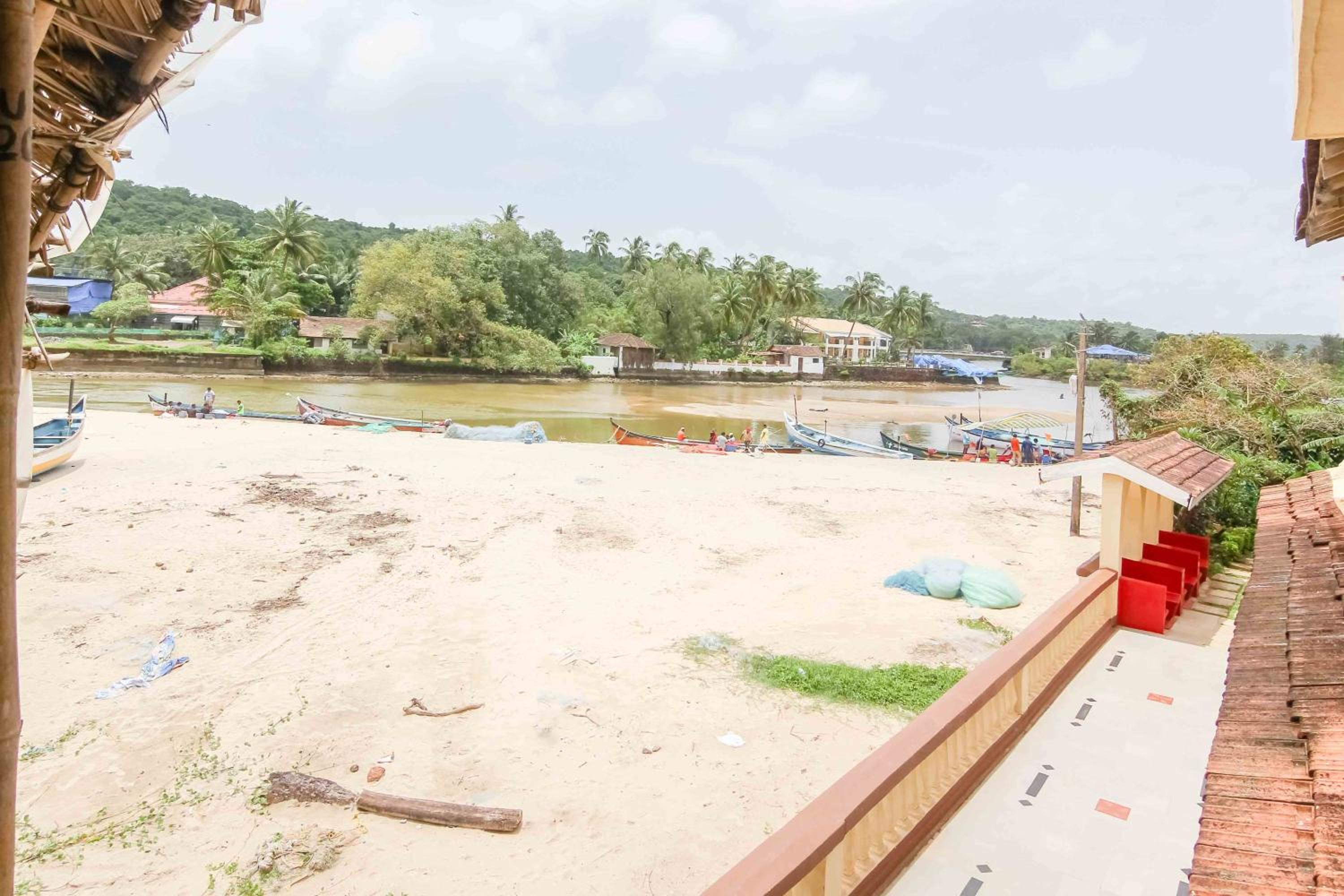 Baia Do Sol - Beachfront boutique Resort in Baga, Calangute