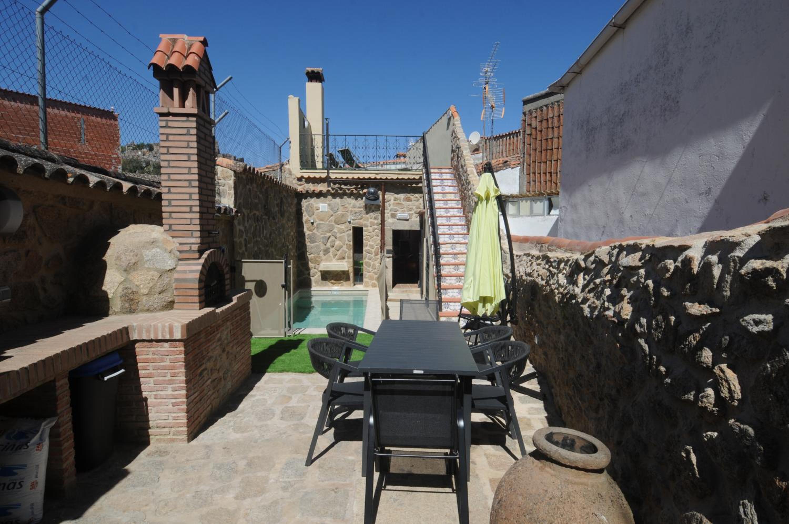 LA CASONA DE BAUTISTA 4 estrellas con piscina montanchez CACERES view 3