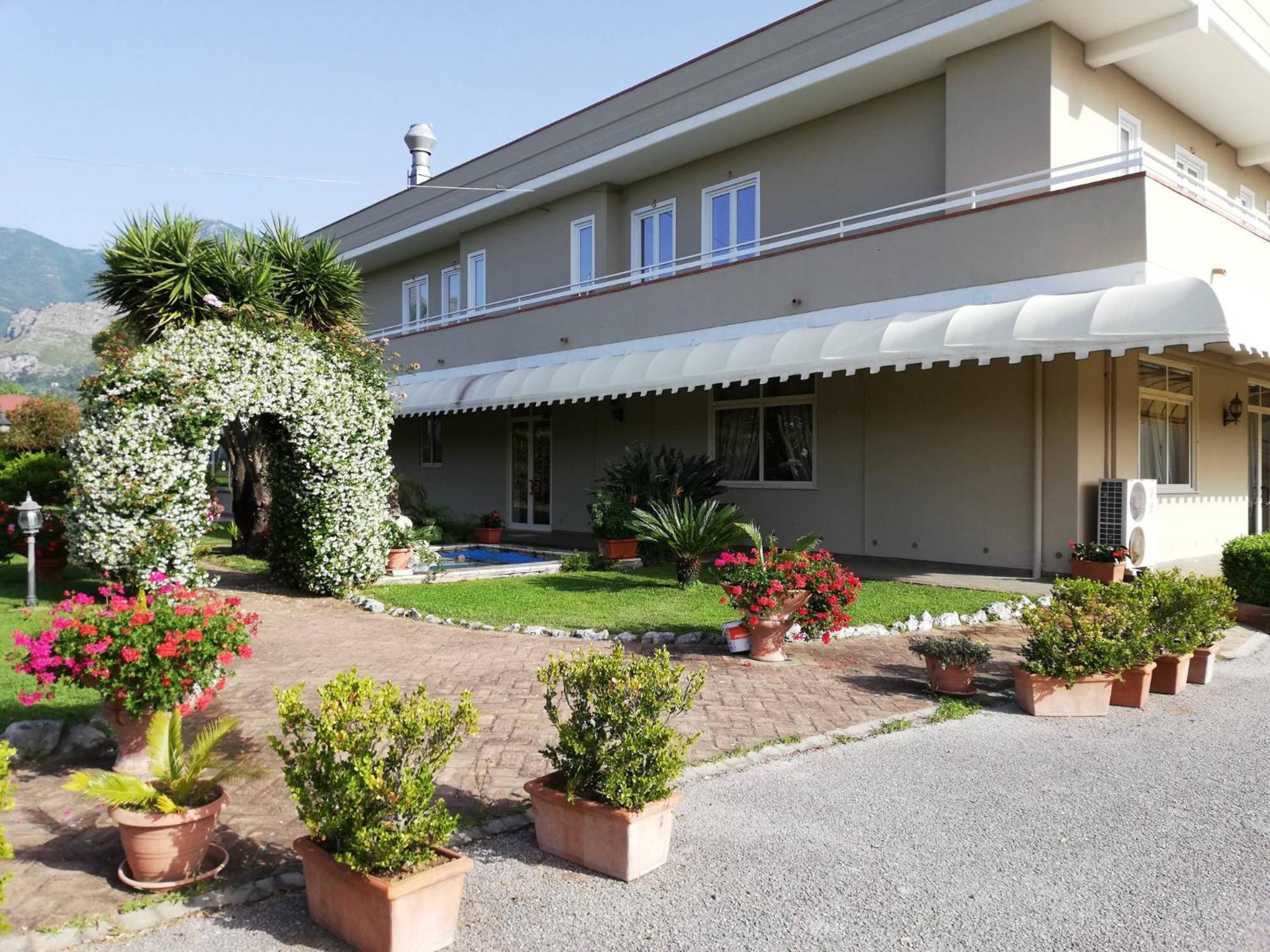 Saturnia Garden