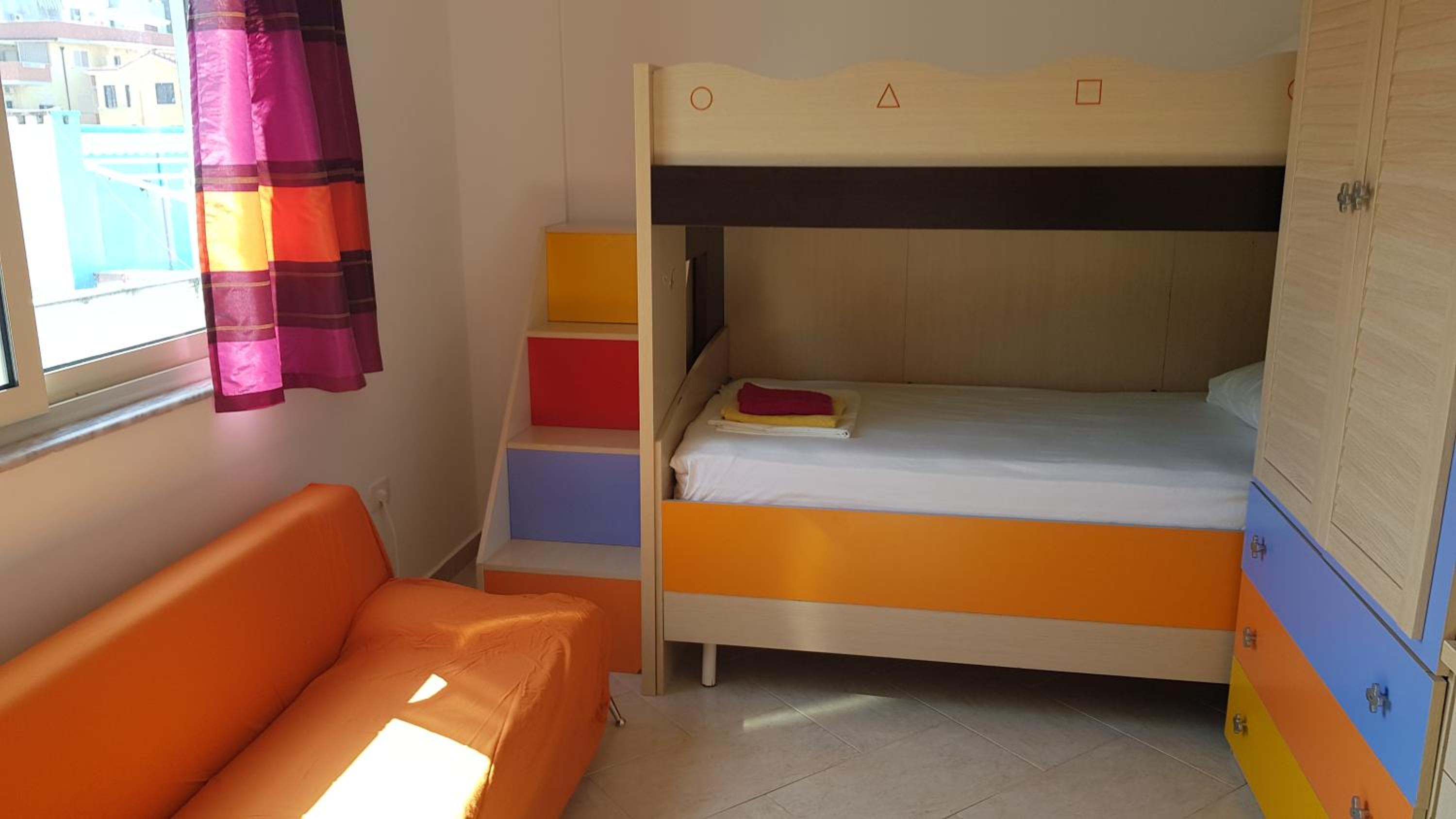 M&I Beach Apartment with Sea View