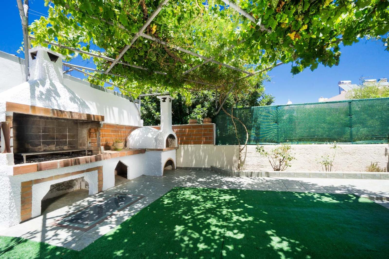 Ariadne Apartment en Daratso — activities & amenities
