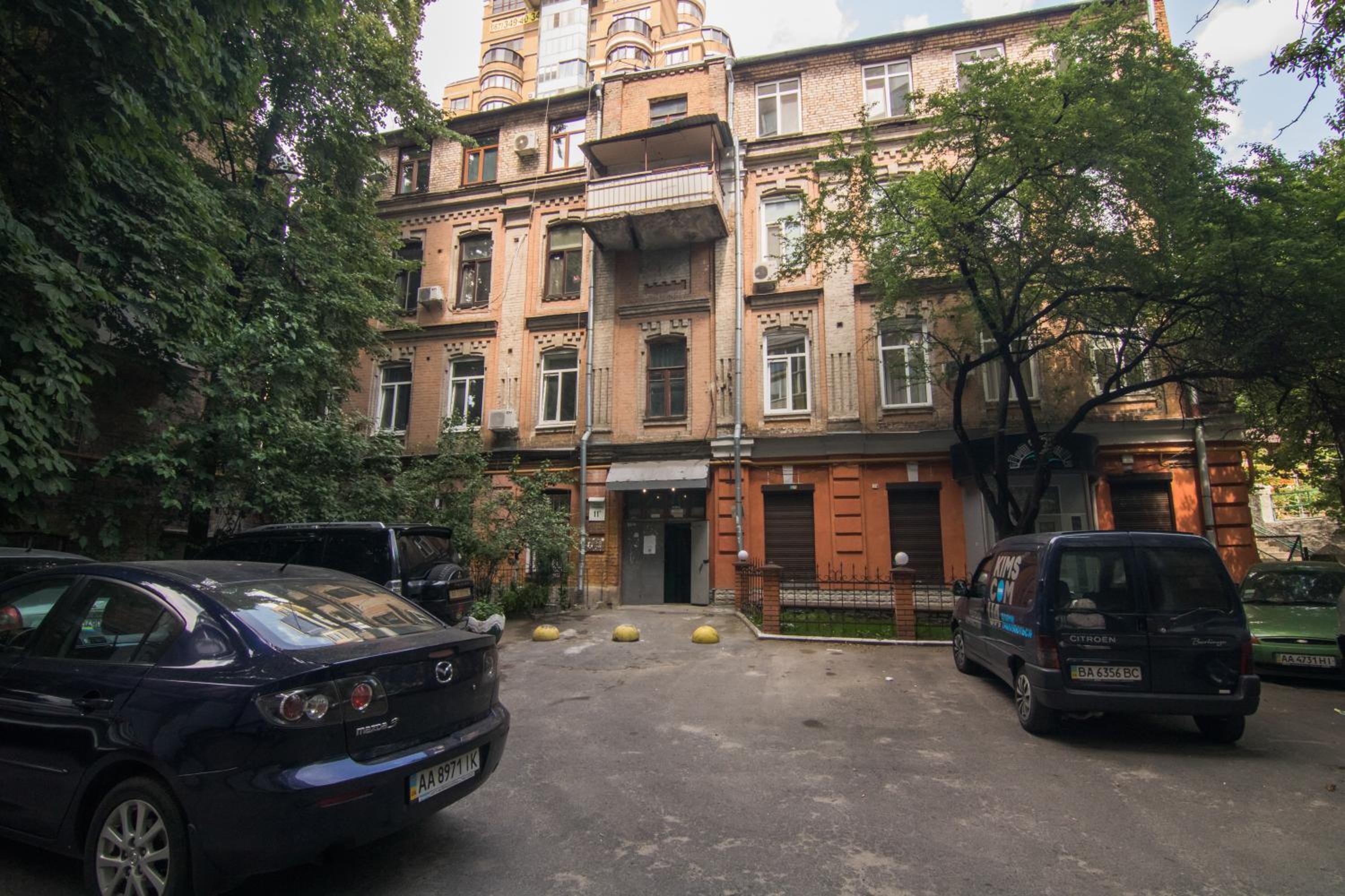 Photo 10