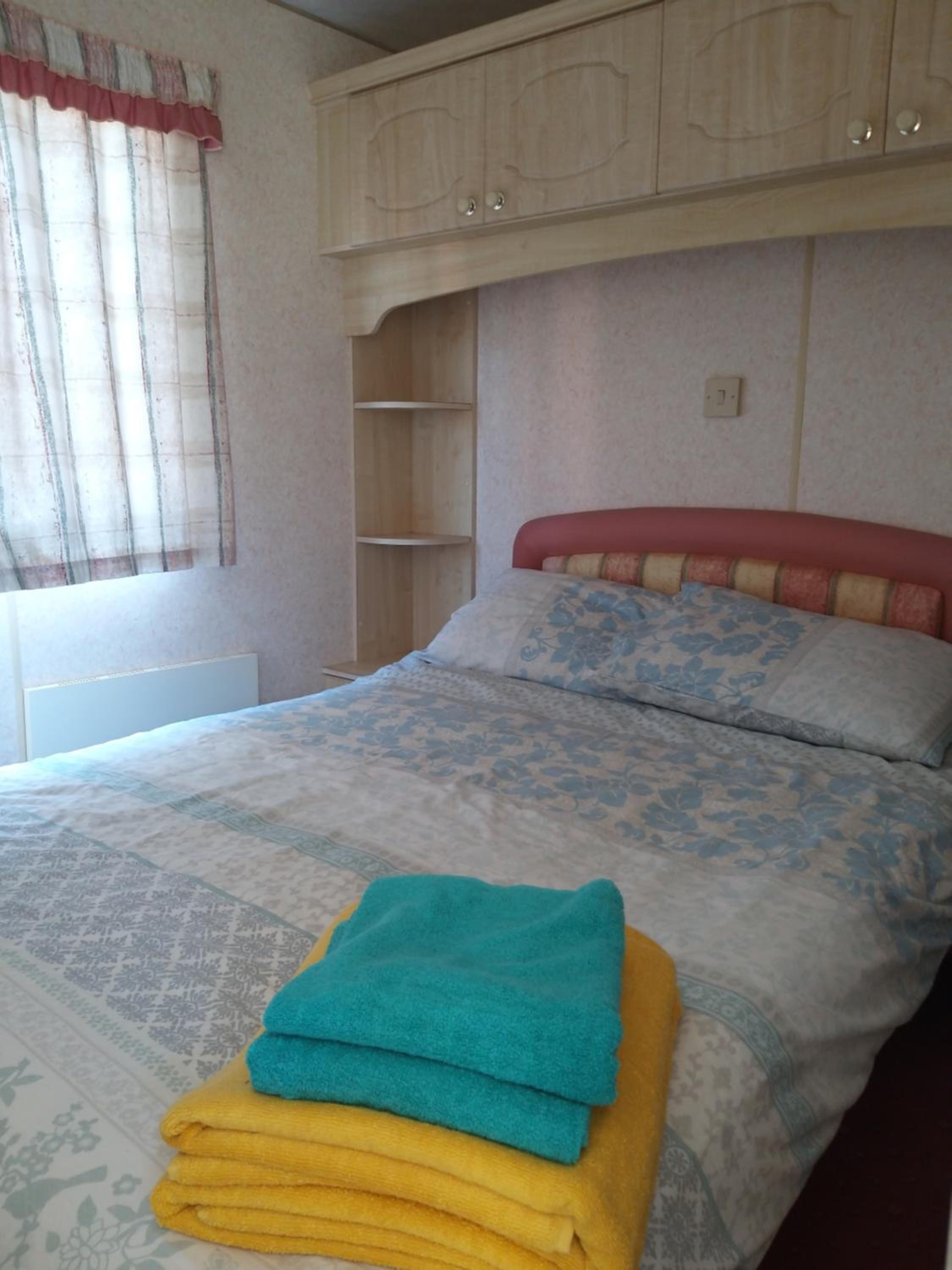 Hotel 40 AntrimHeightsbnb MOBILE self catering can sleep 5 - Image 1