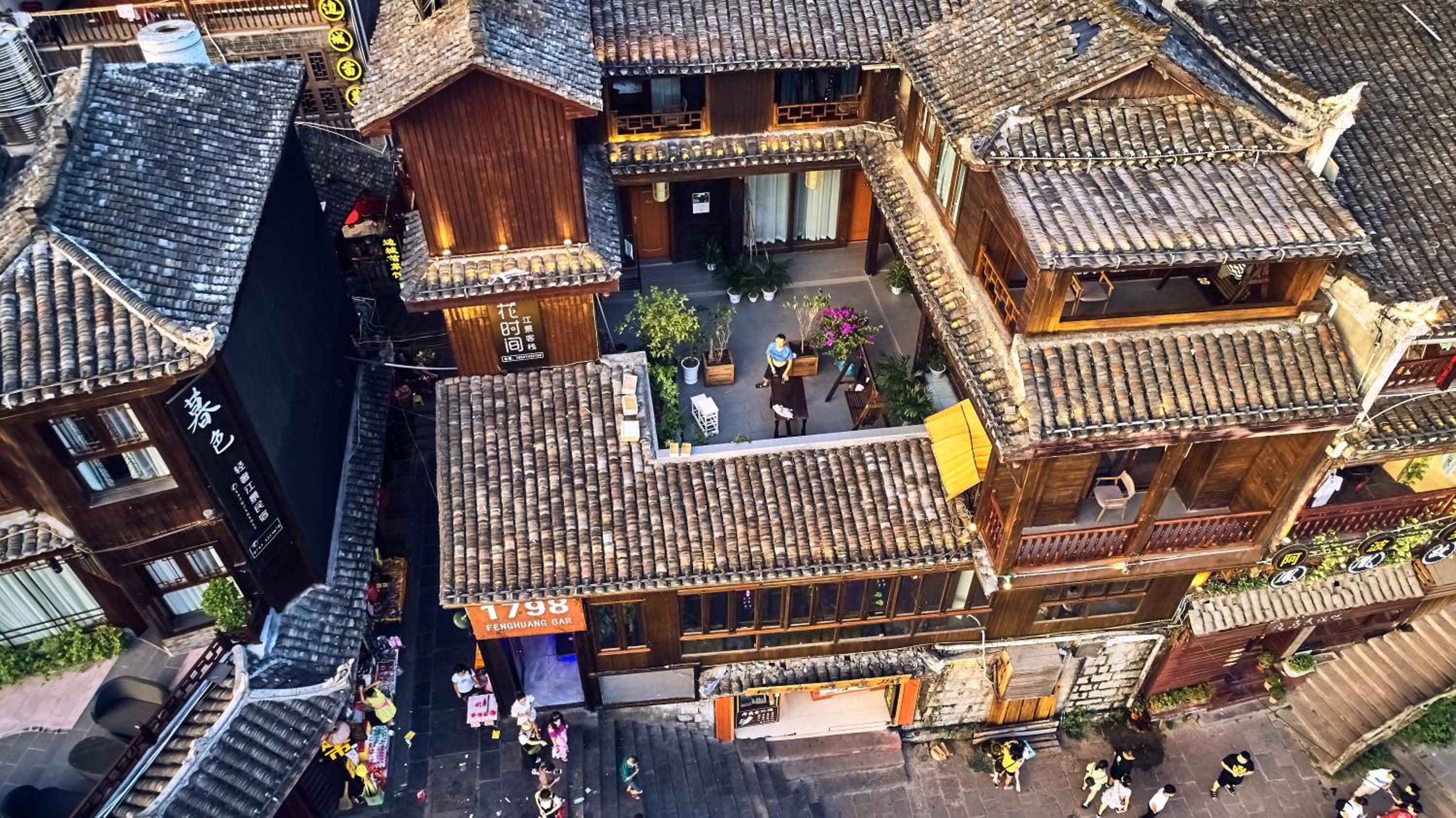 Fenghuang Slowly Time Inn