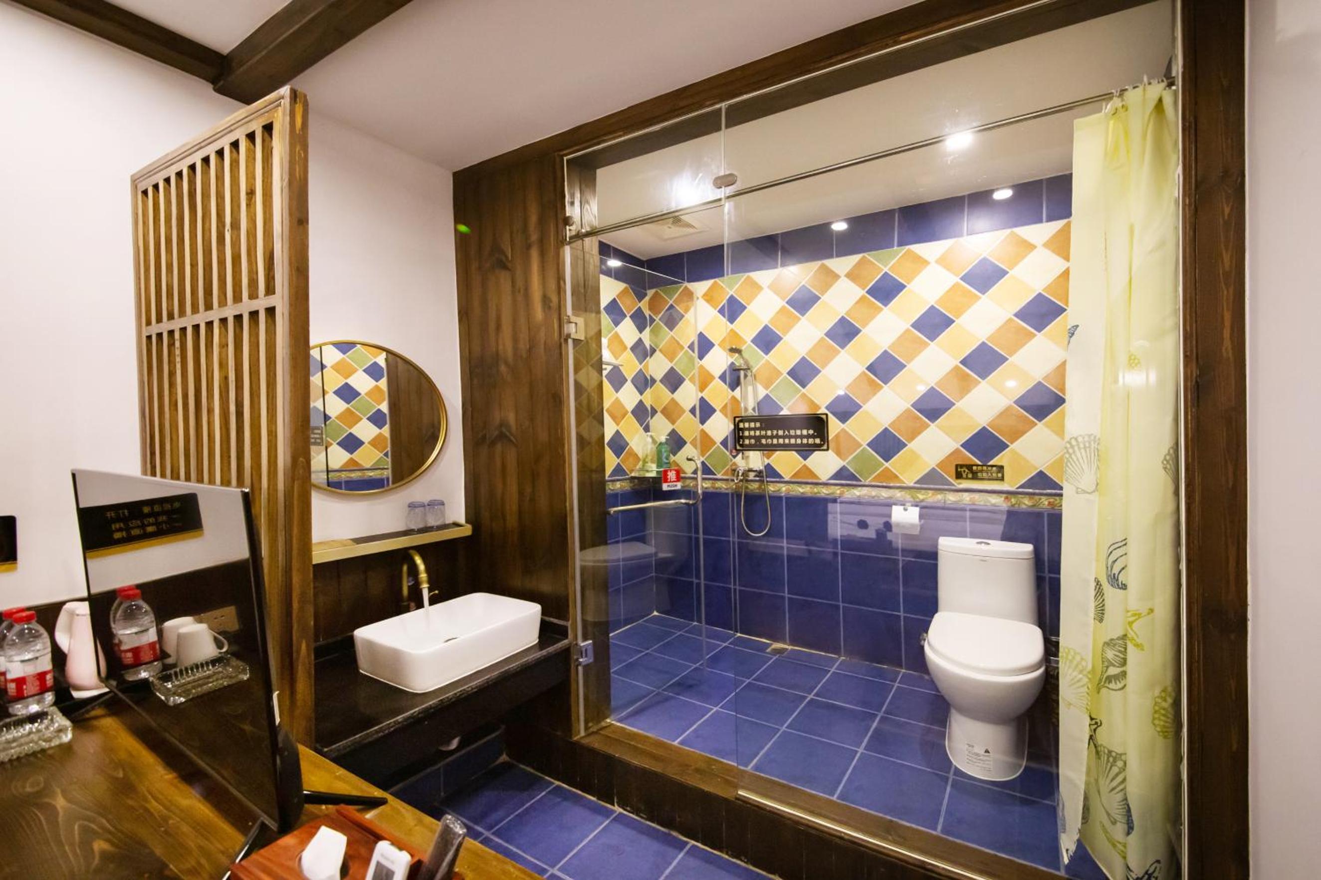 Fenghuang Slowly Time Inn