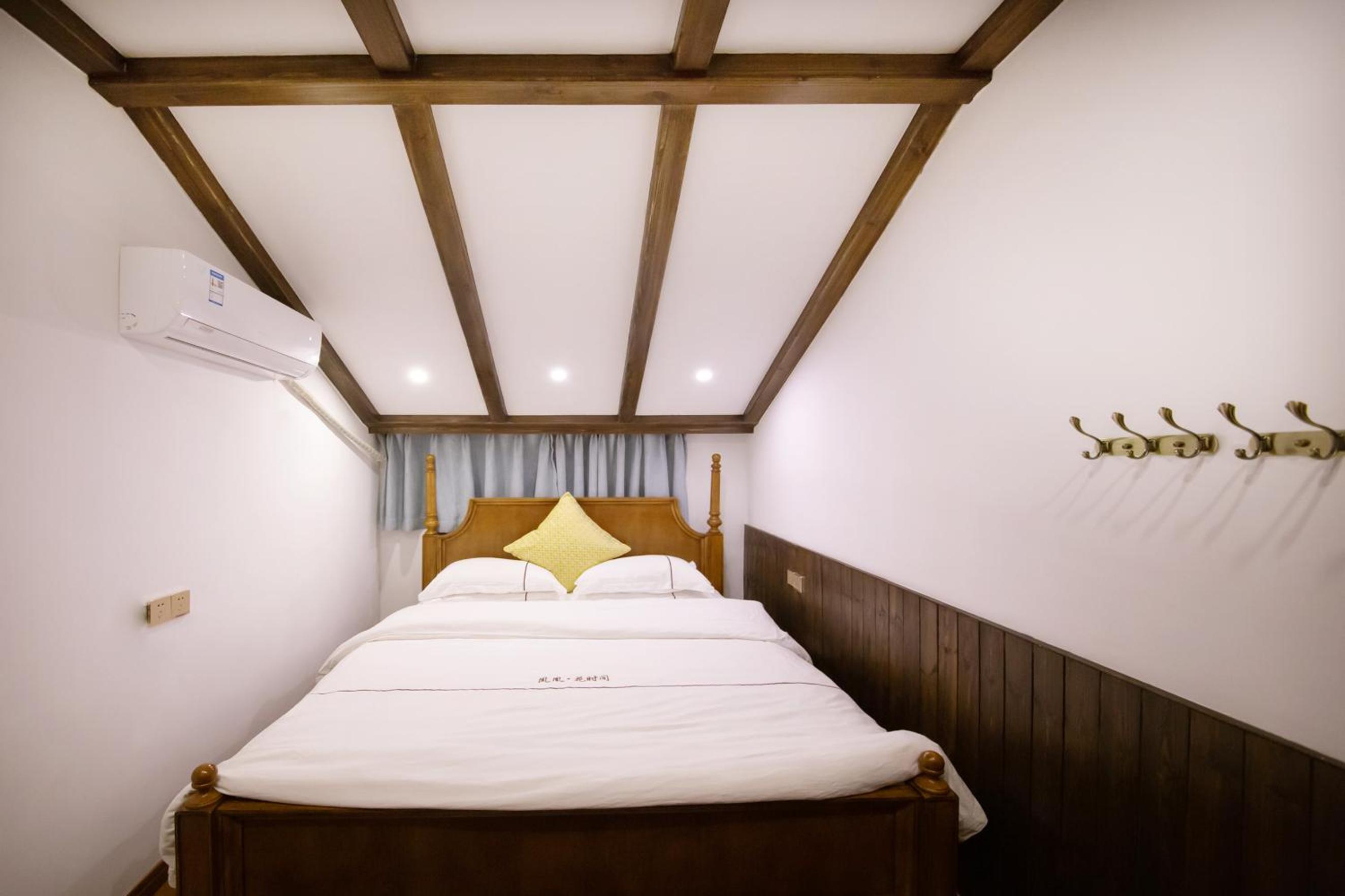 Fenghuang Slowly Time Inn