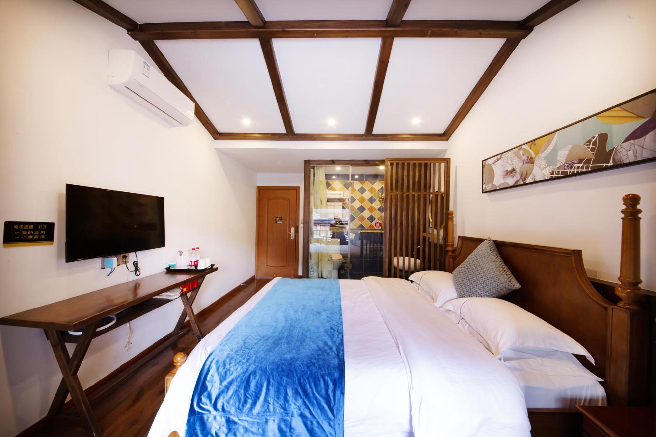 Fenghuang Slowly Time Inn