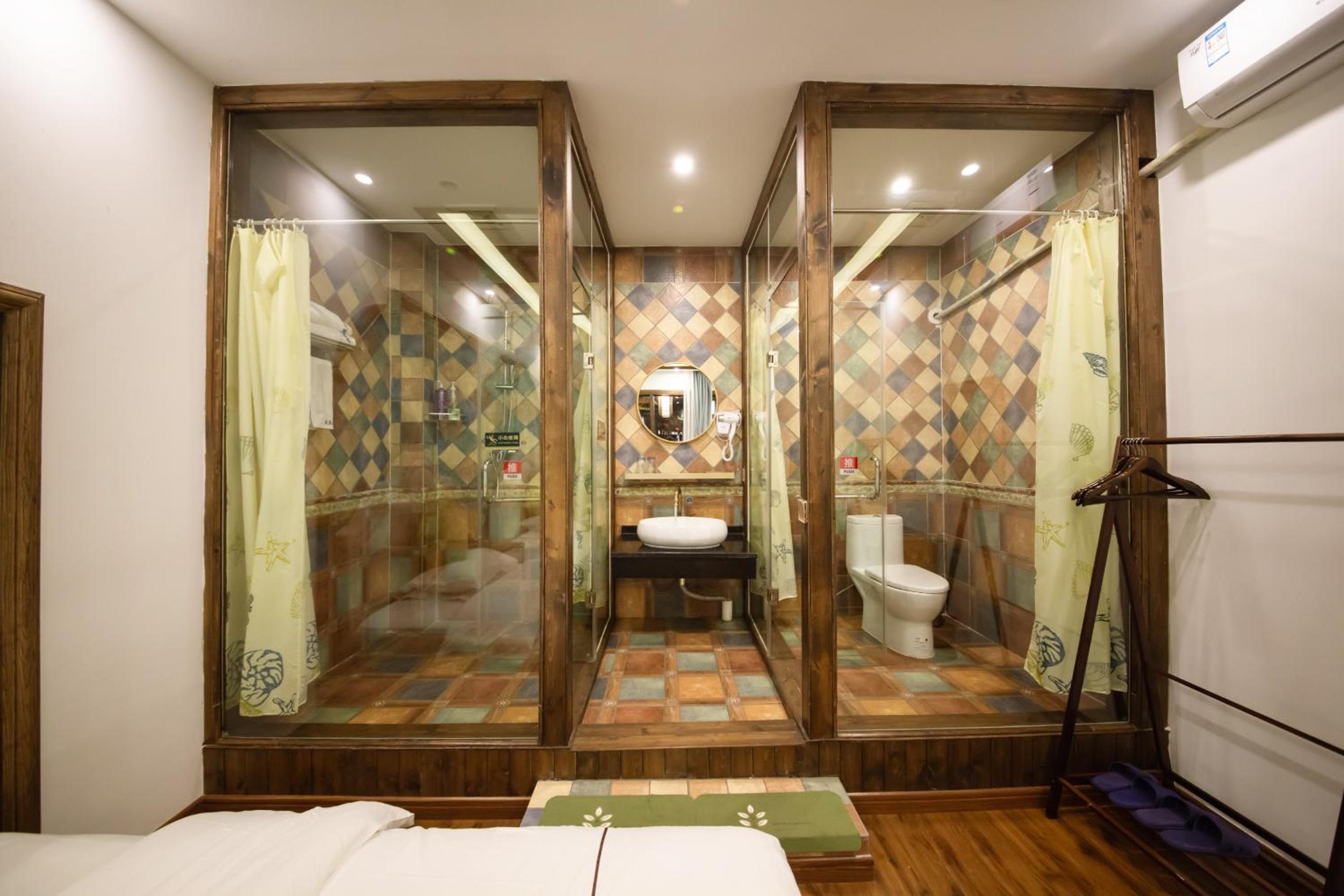 Fenghuang Slowly Time Inn