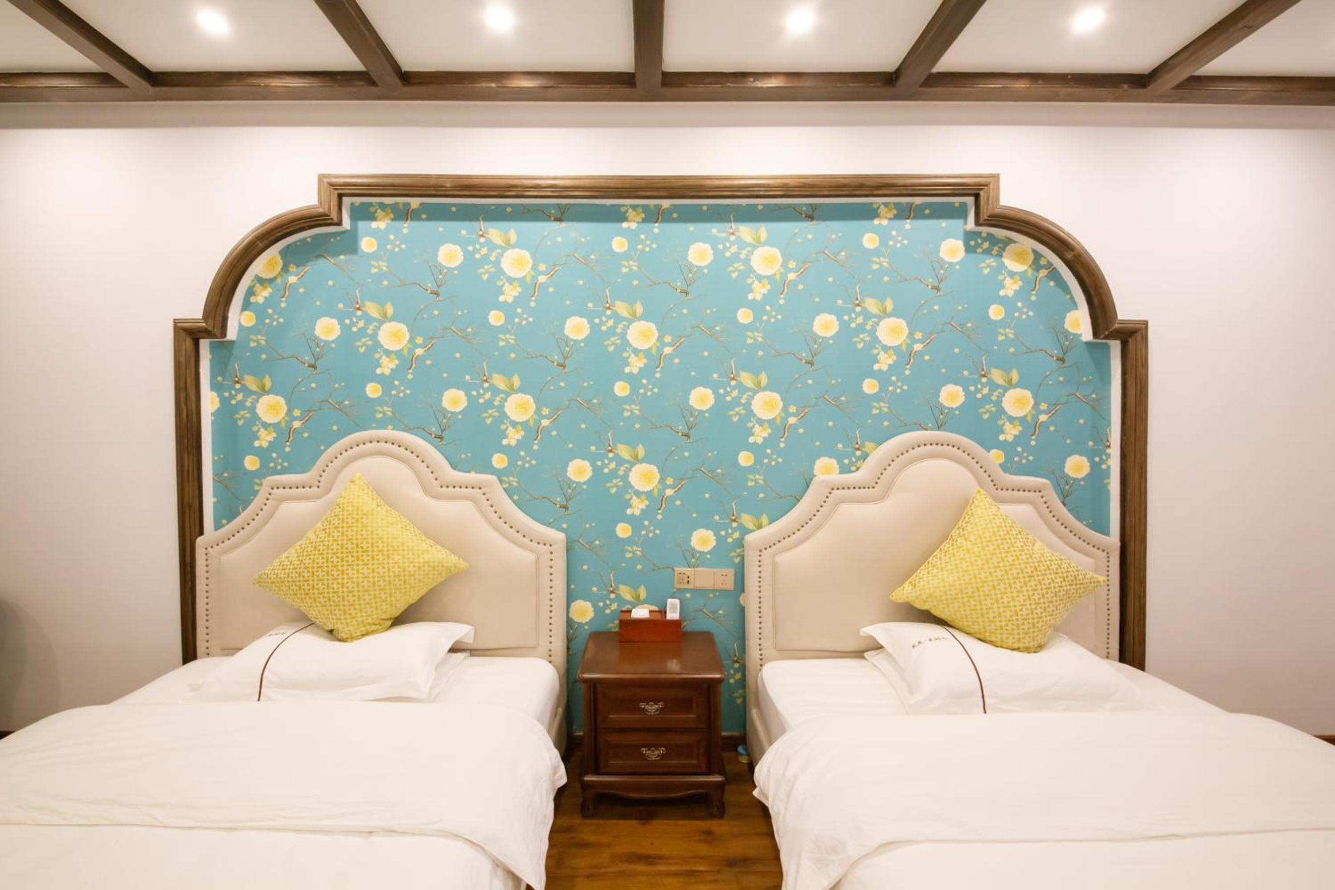 Fenghuang Slowly Time Inn