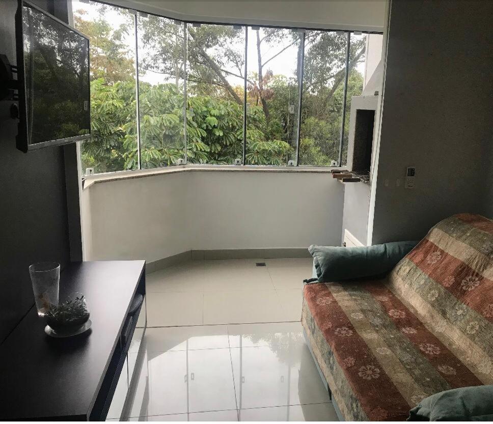 Apto em Jurere para até 4 pessoas a 200m da praia