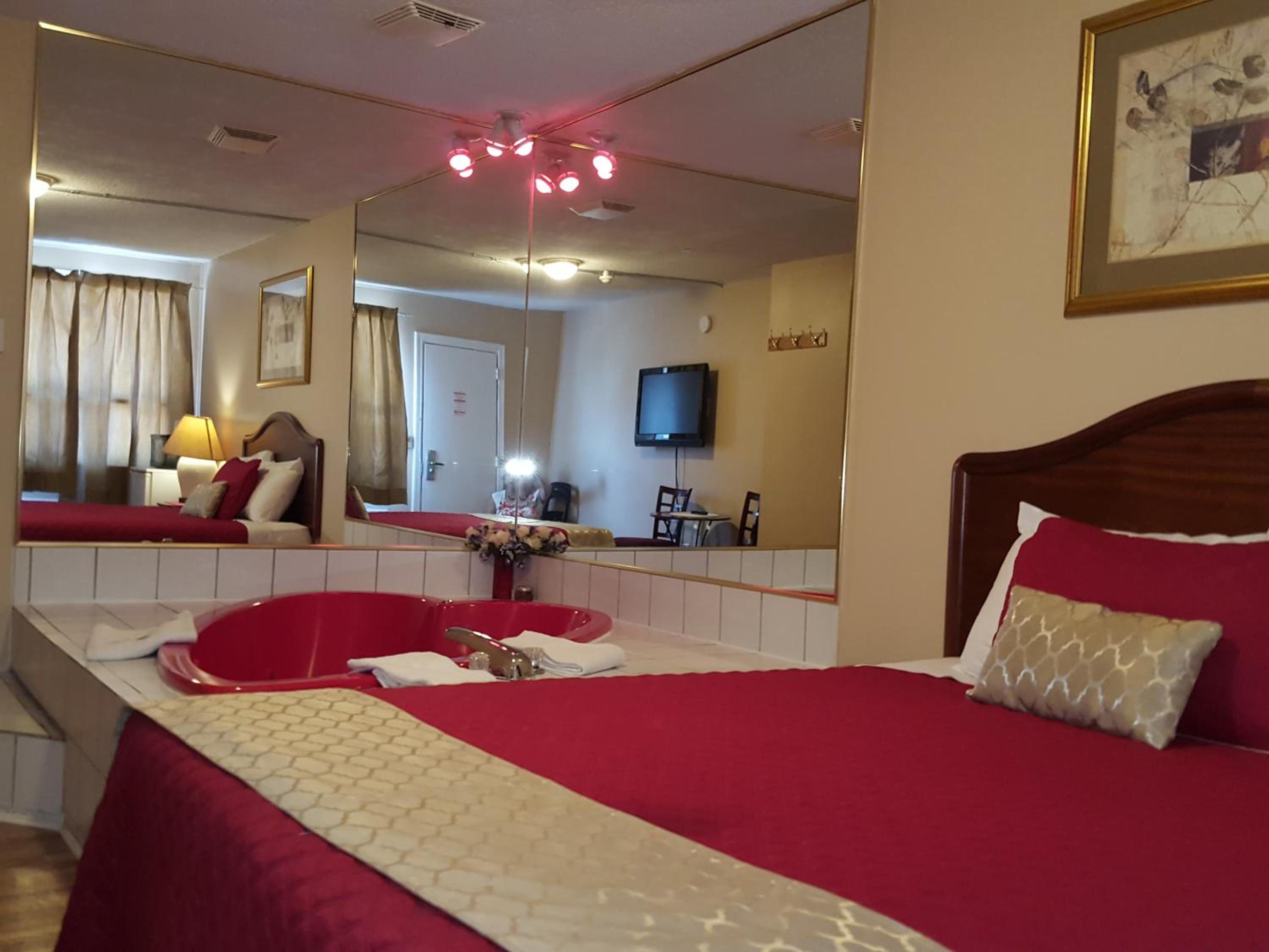 Niagara Inn & Suites