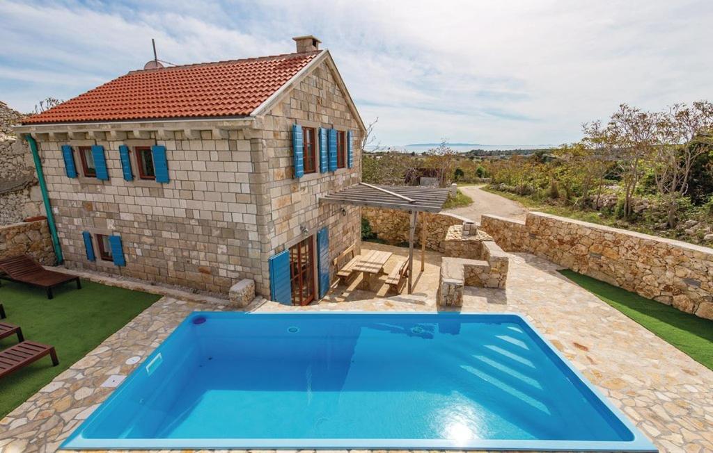 Mala Villa- private heated pool photo 4