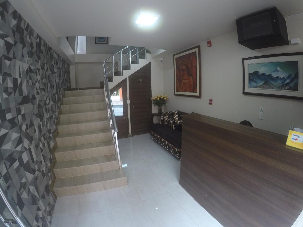 Hotel La Cumbre en Baños — hotel reception