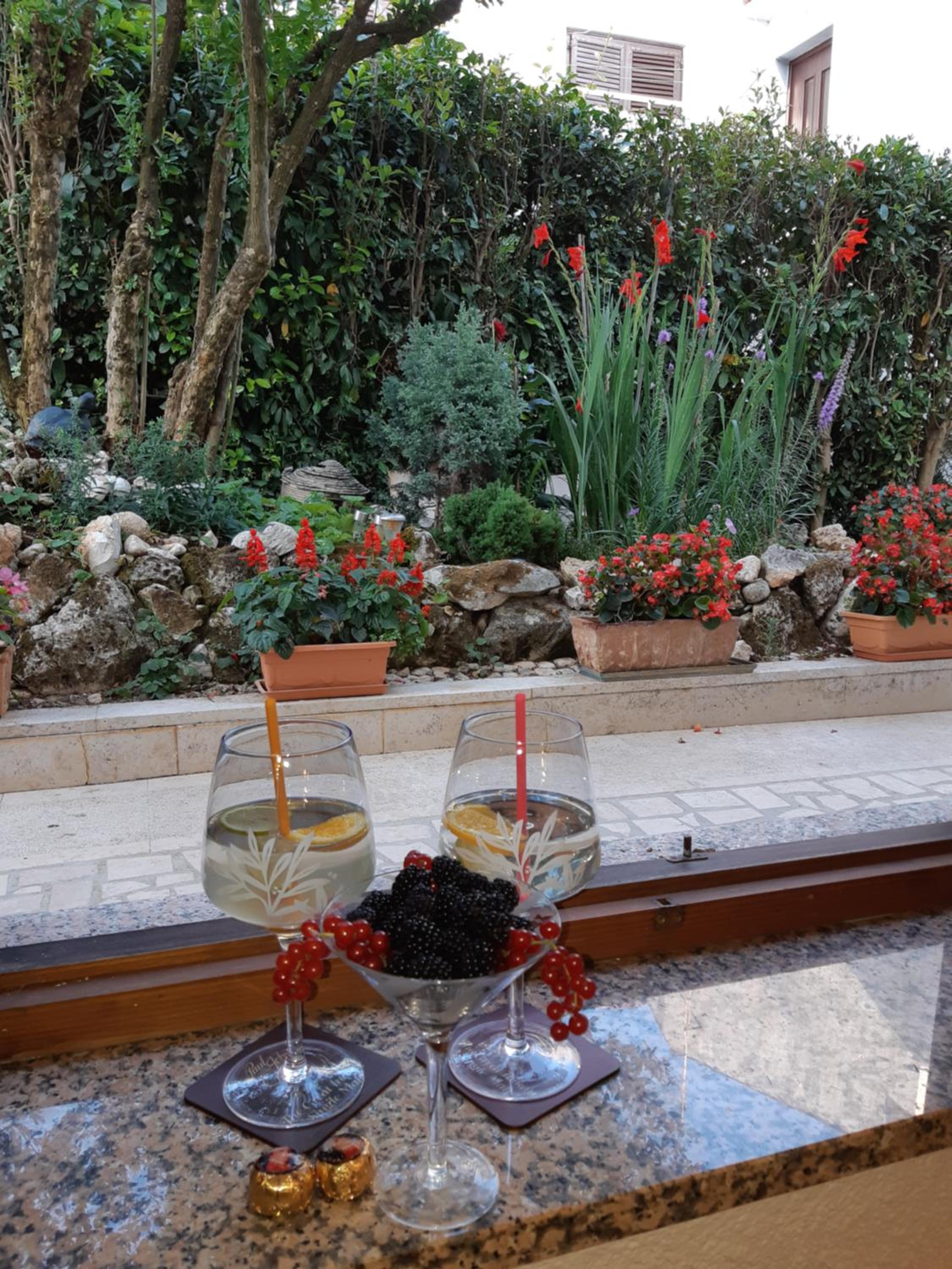 Taverna coctel view 2