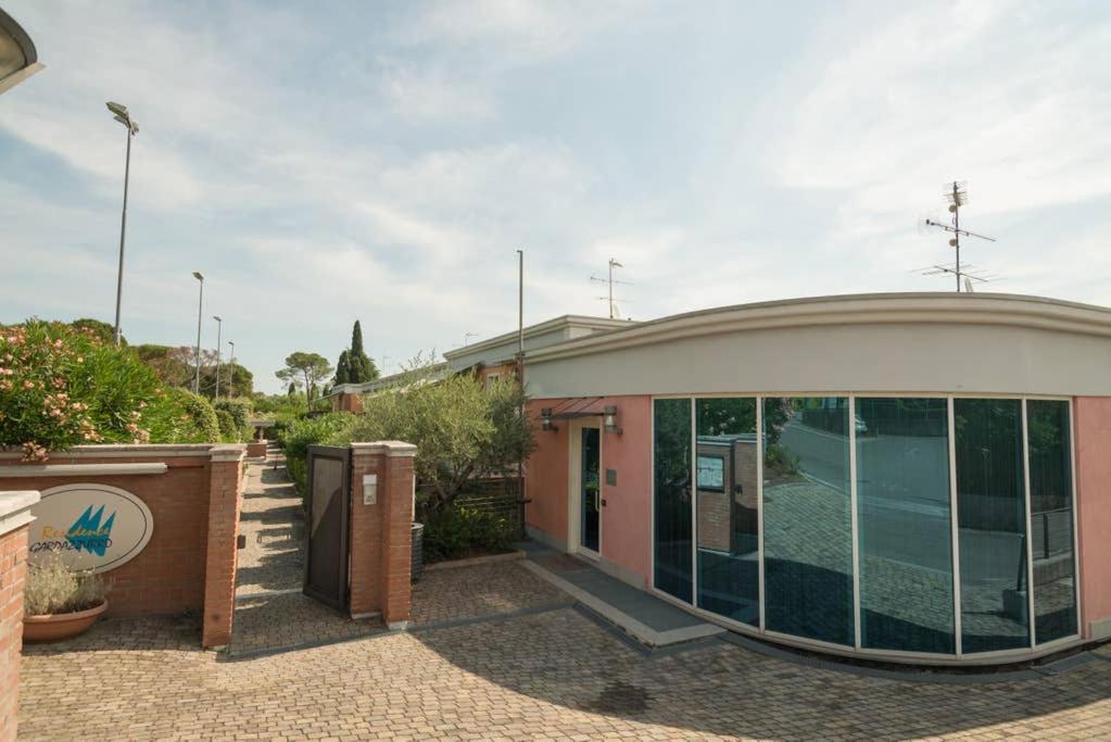 Hotel Luxury Apartment - Image 1