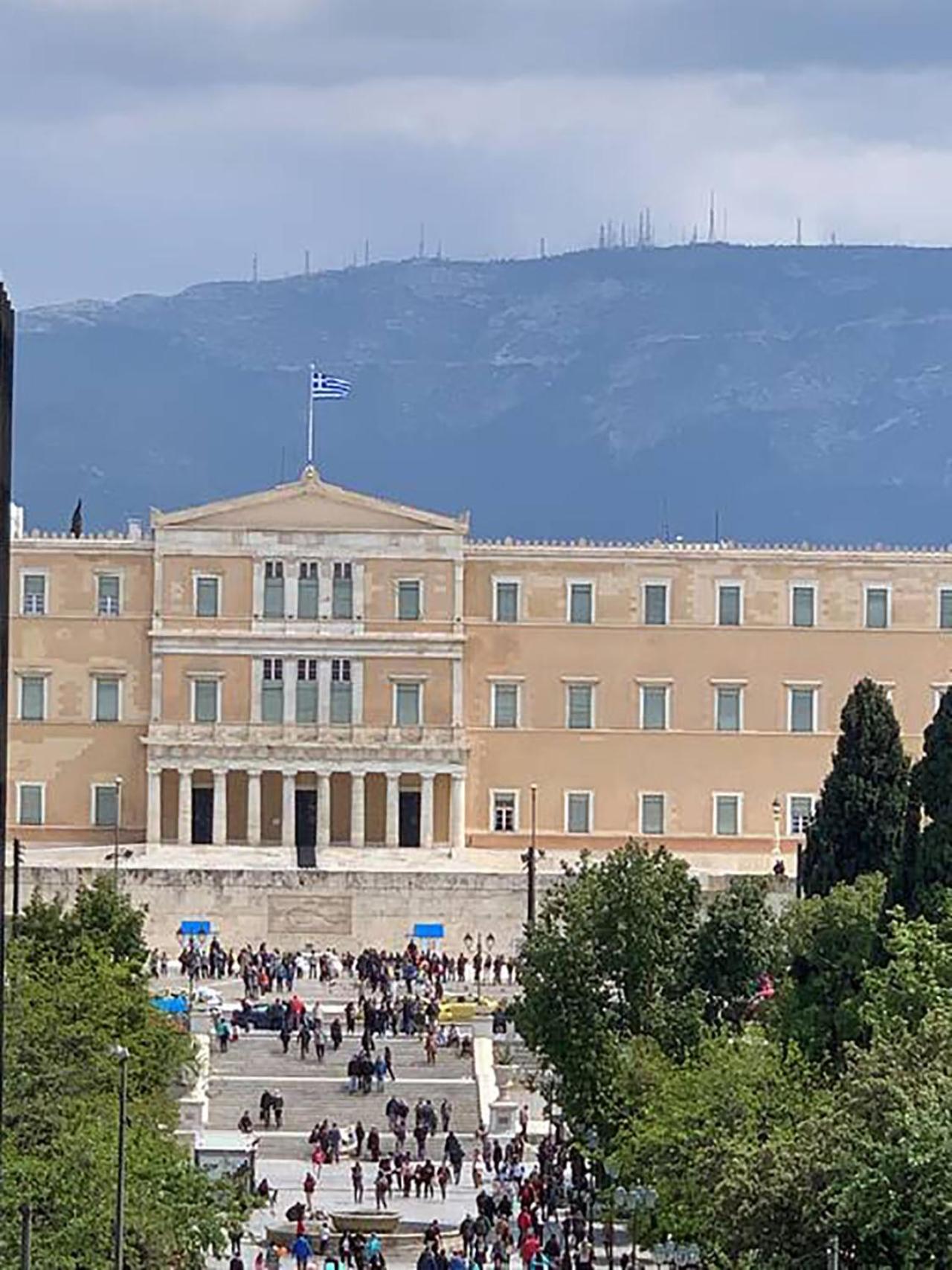 CosmosDome / Best apartment in the heart of Athens !