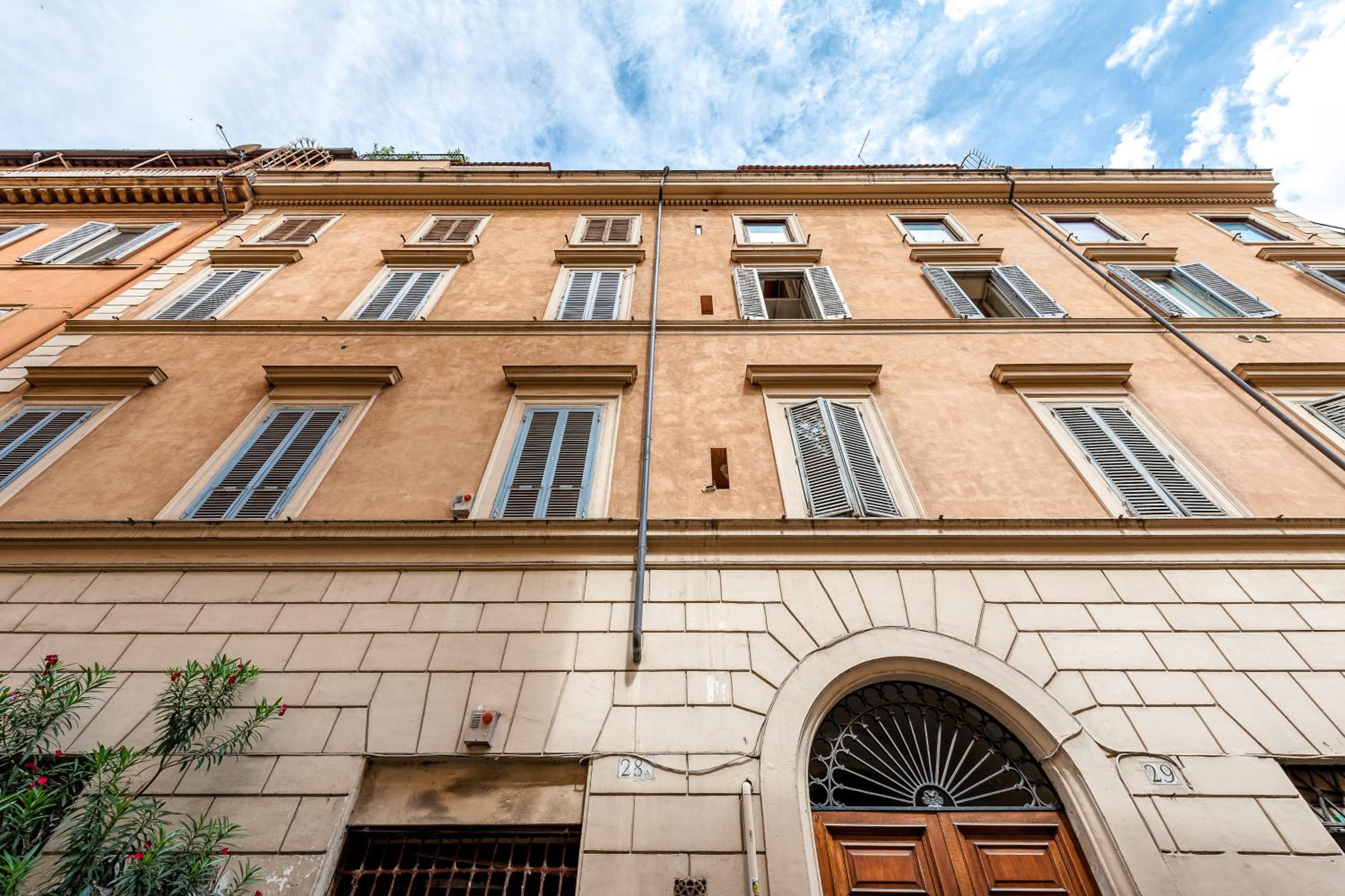 Piazza Navona Spacious 2BR Best Value Rome IREX Apartment