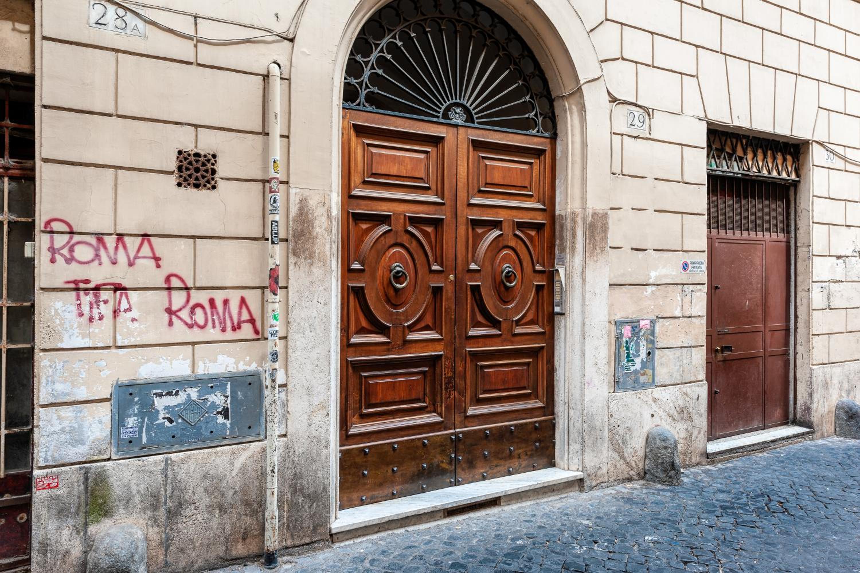 Piazza Navona Spacious 2BR Best Value Rome IREX Apartment