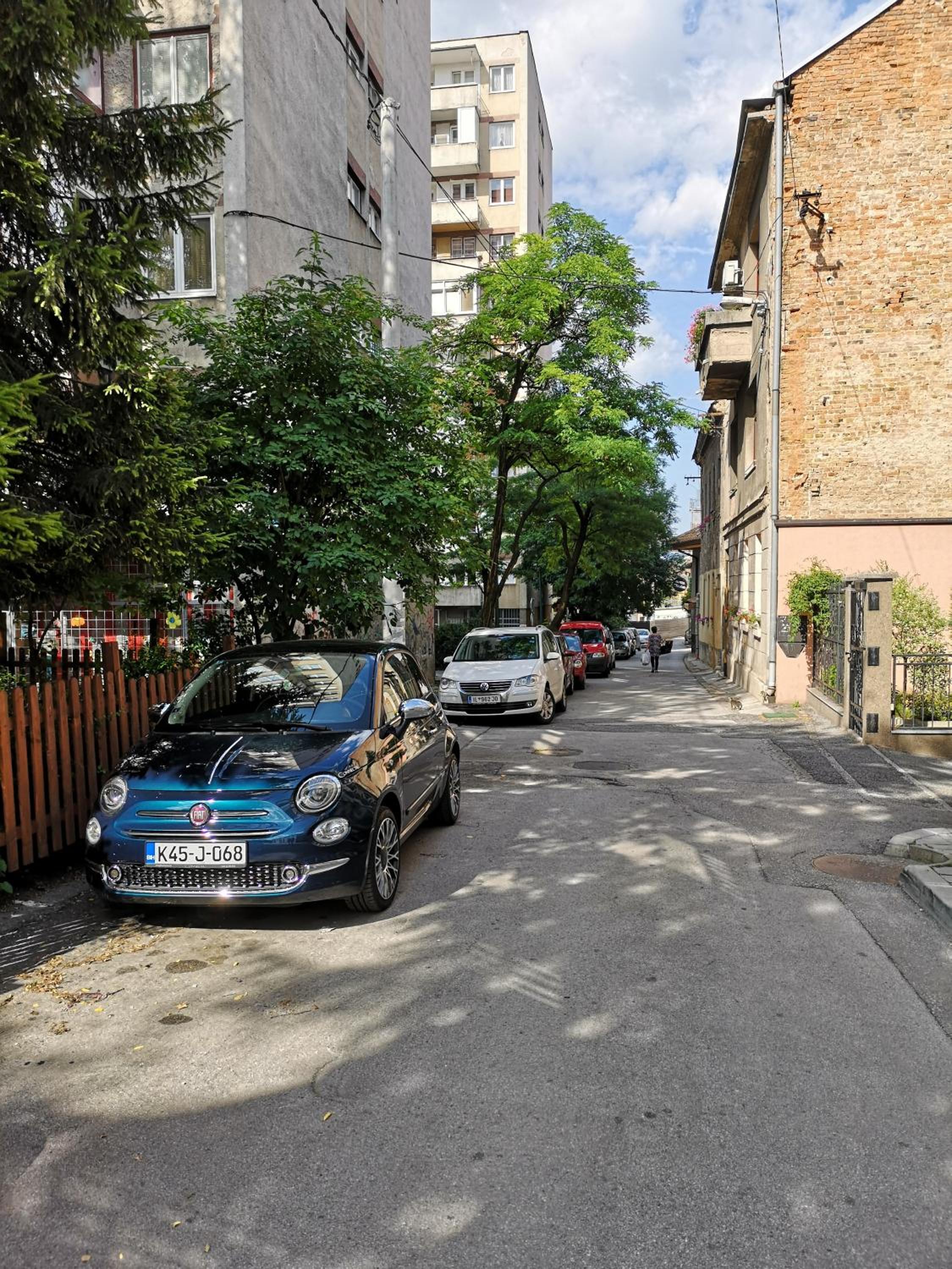 Quiet Apartment in City Center, Free Private Parking