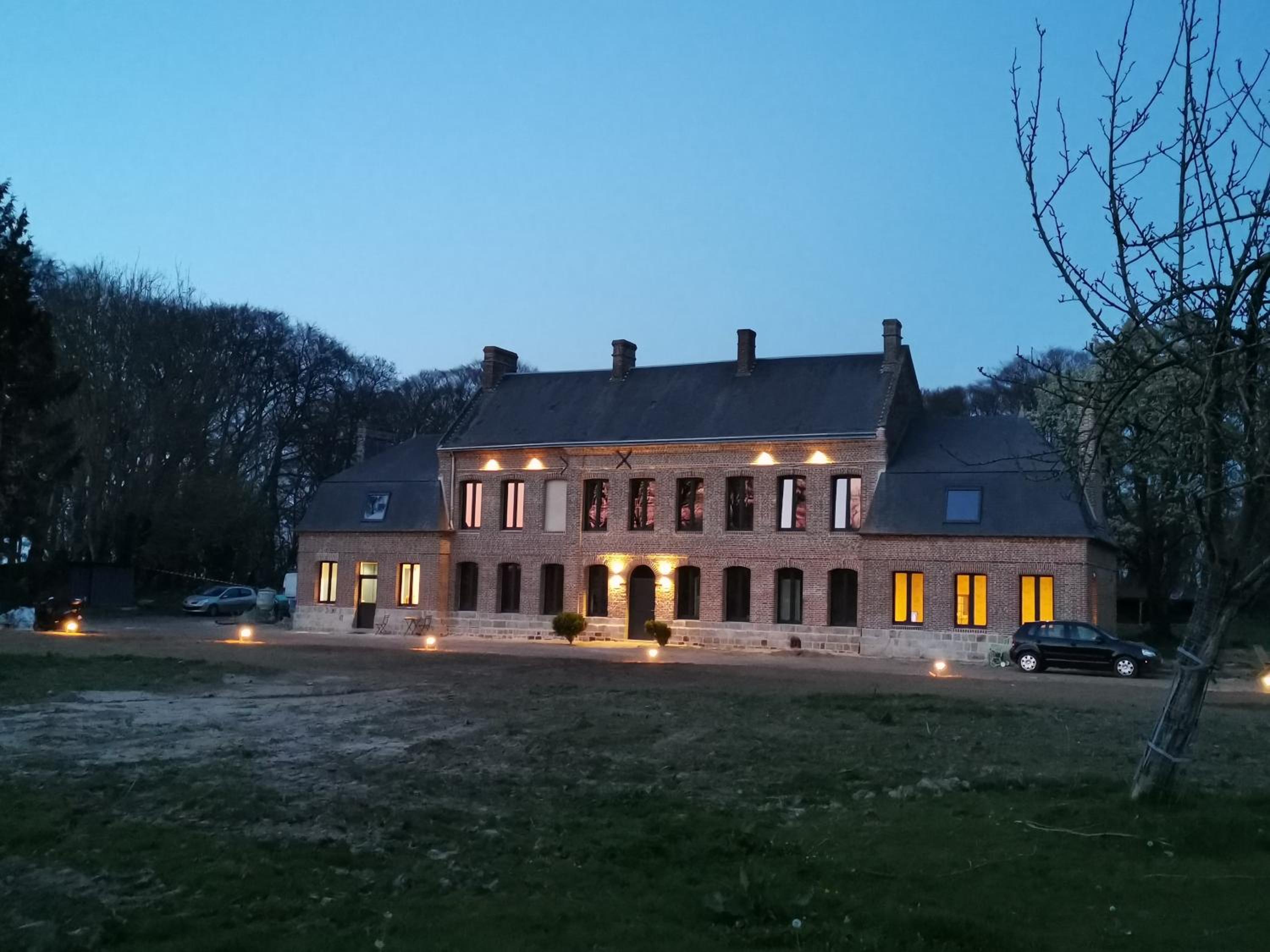 Manoir des Carreaux view 3
