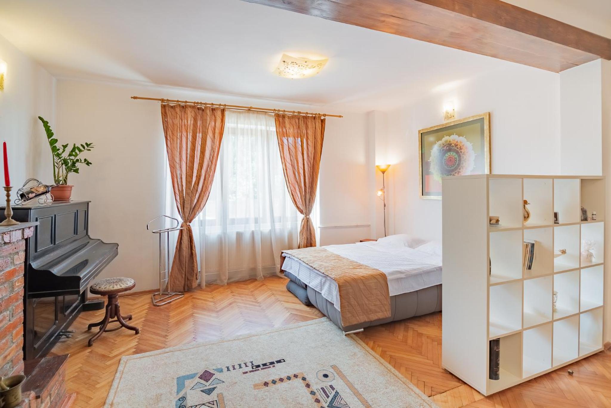 Bed&Wine in the Center of Oradea view 3