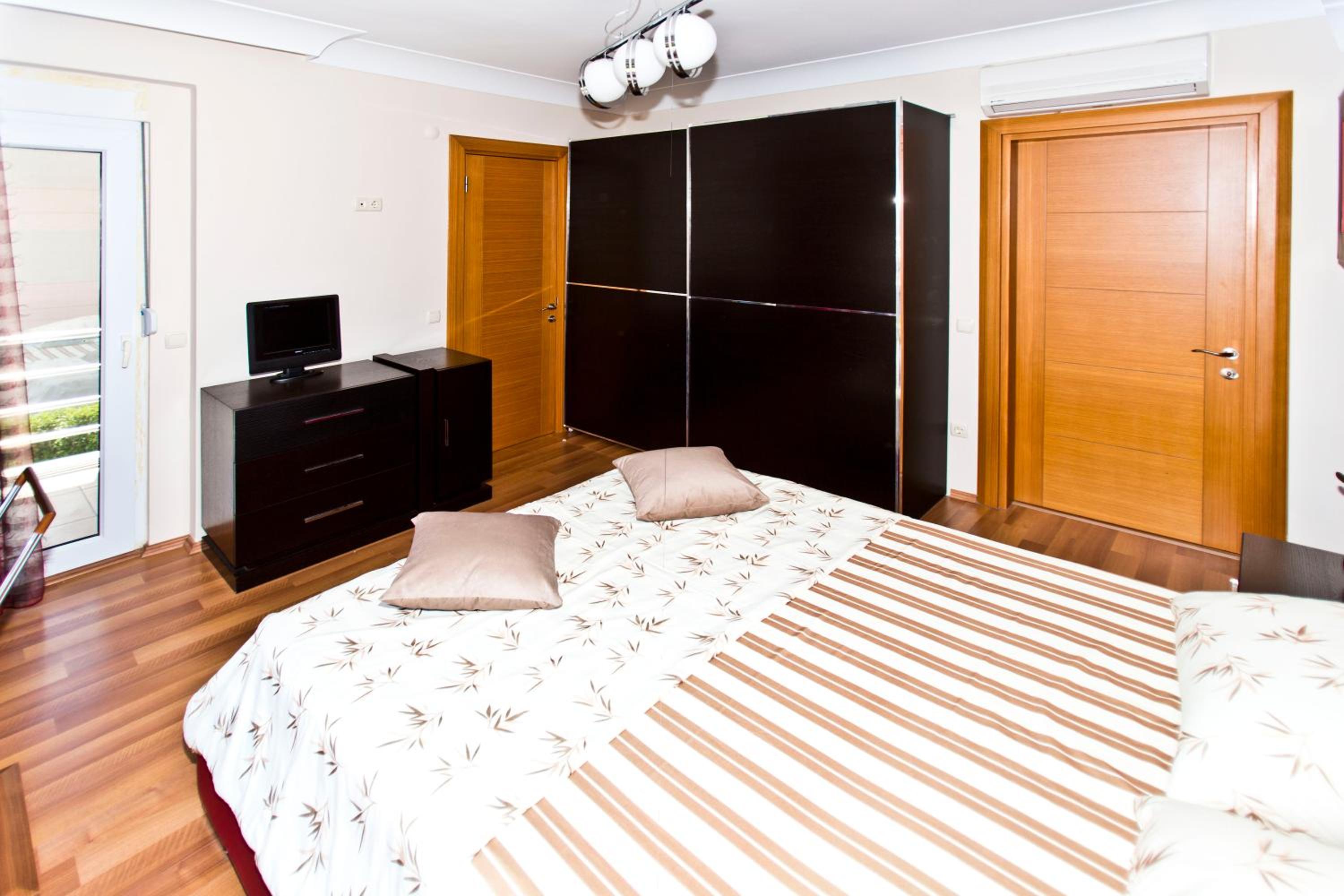 Paradise Town Villa Premium