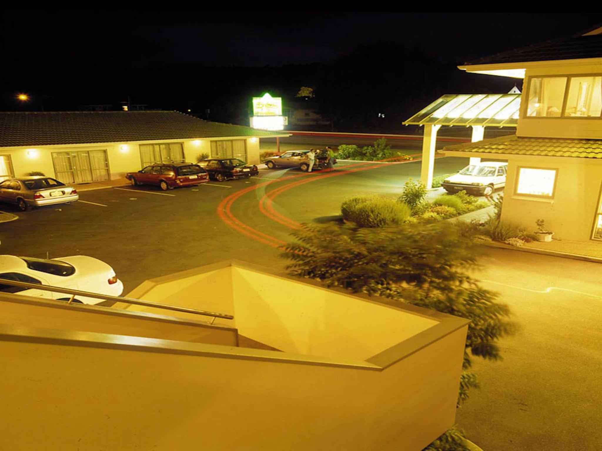 Birchwood Spa Motel