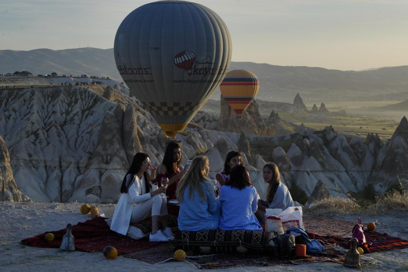 Kayatas Cave Suites - Image 97