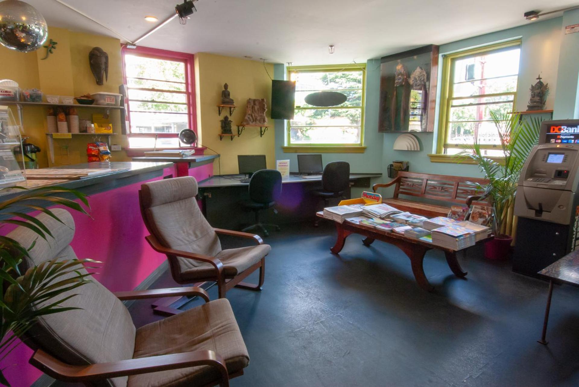Ocean Island Inn | Backpackers | Suites