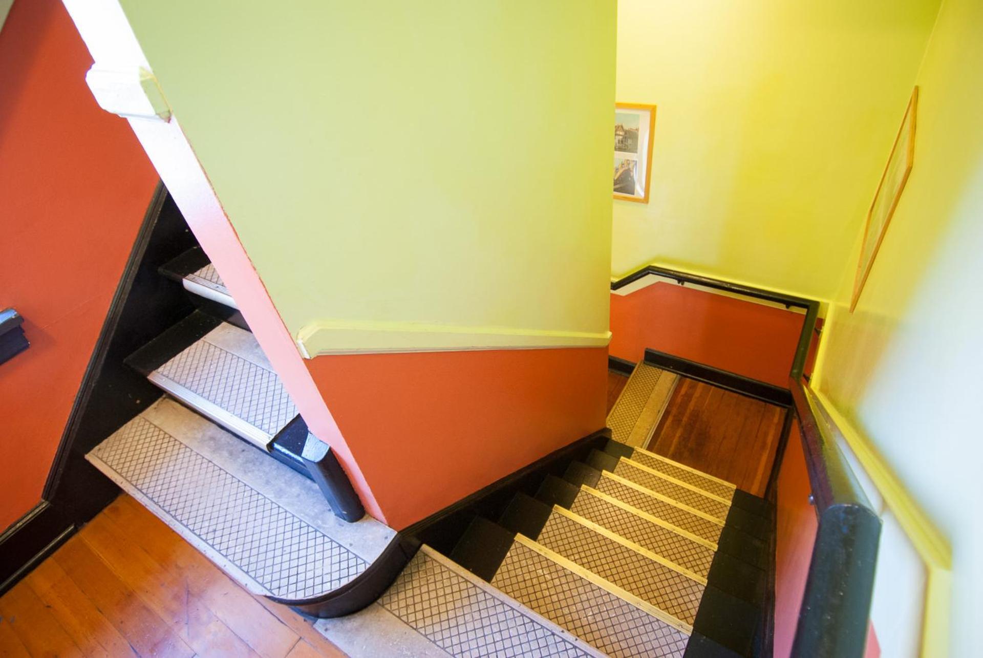 Ocean Island Inn | Backpackers | Suites