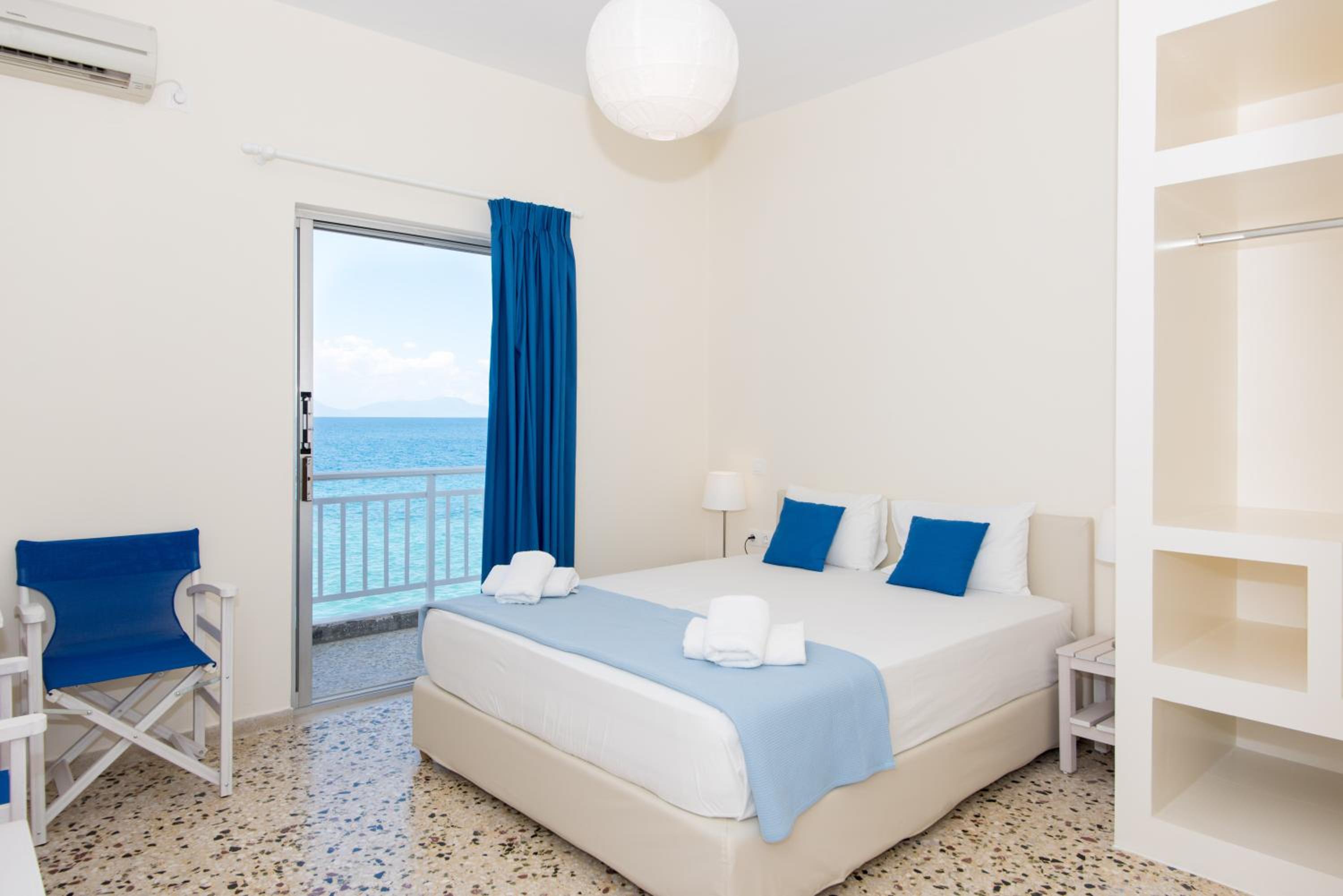 Spacious apartment on the beachfront view 4
