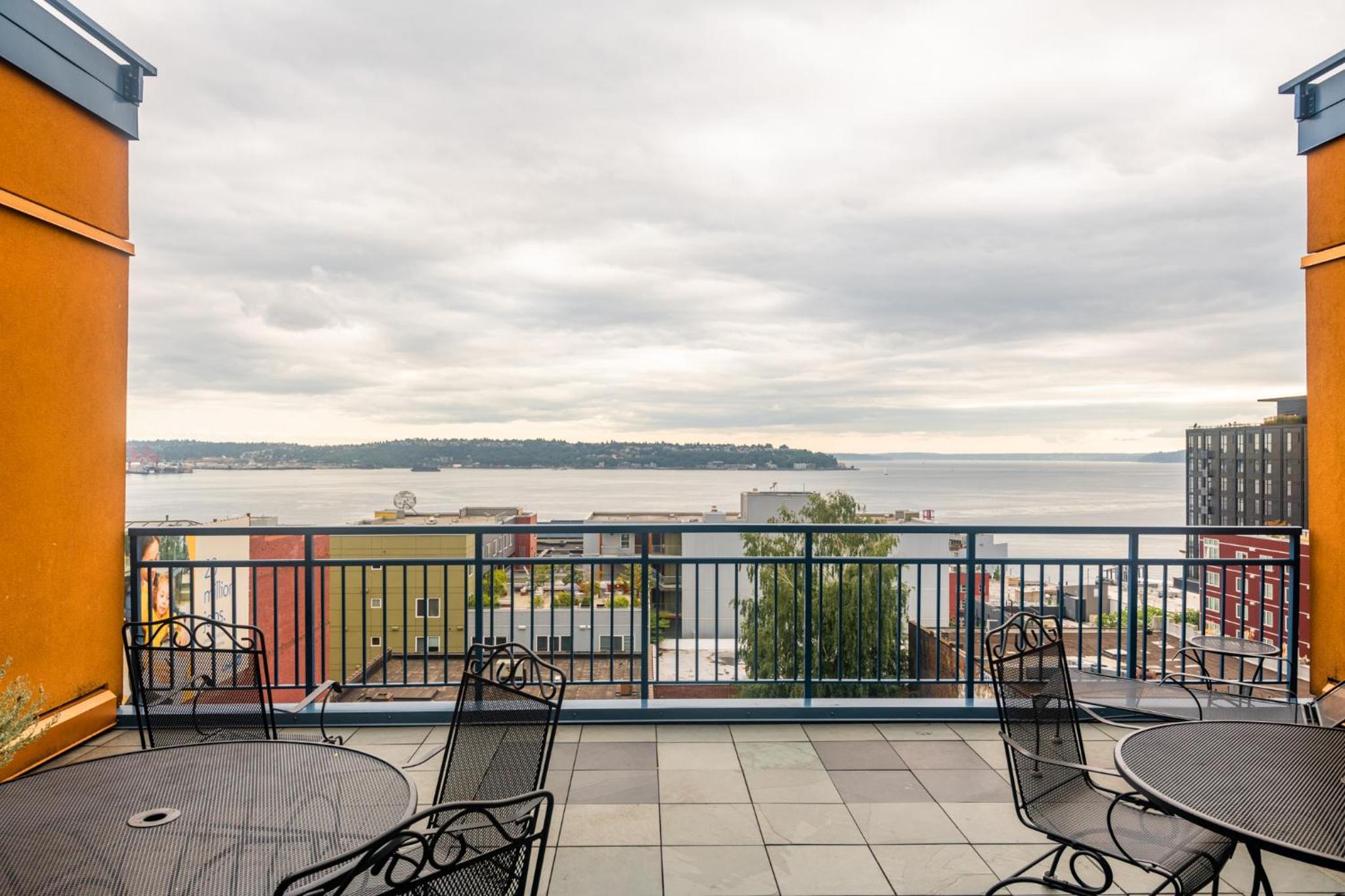 Hotel Cozy home nearby most attractions Seattle center - Image 1