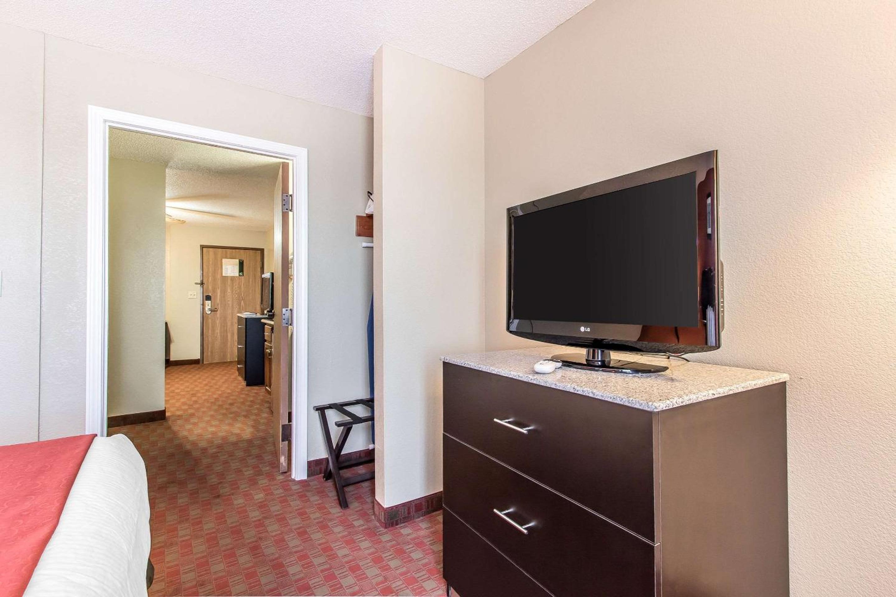 Quality Inn Suites - Property Image 19