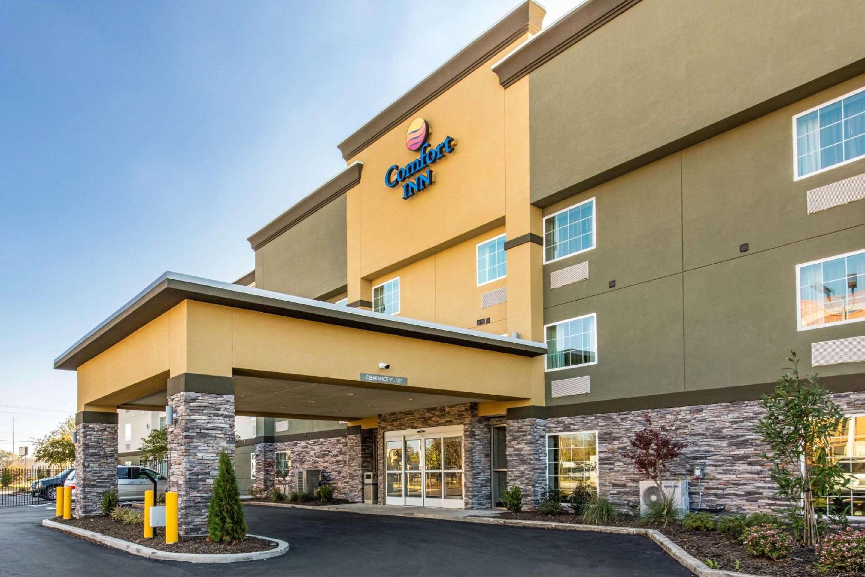Hotel Comfort Inn Airport - Image 1