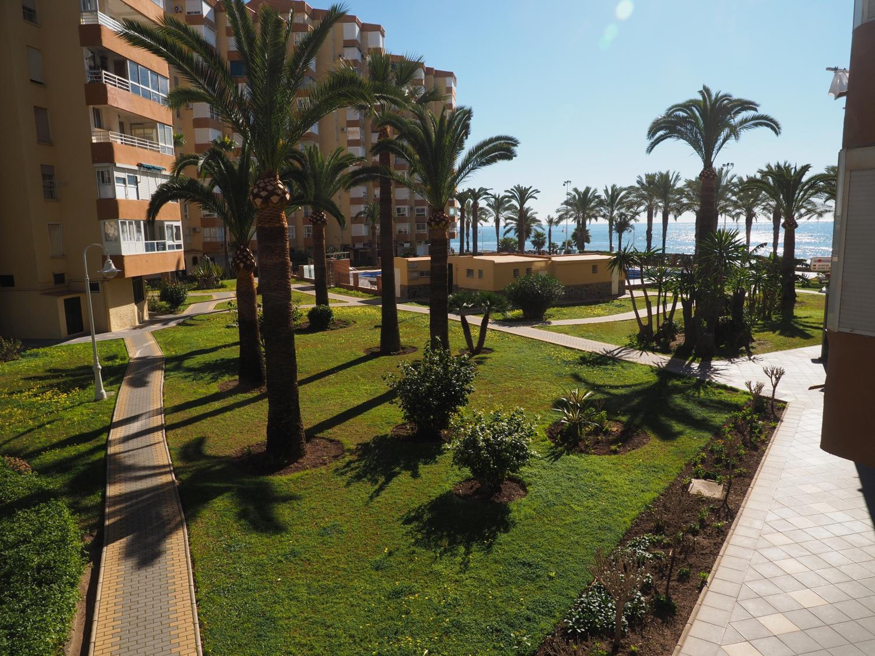 Apartamentos Intercentro Algarrobo-Costa APARTAMENTOS TURÍSTICOS -INMOBILIARIA