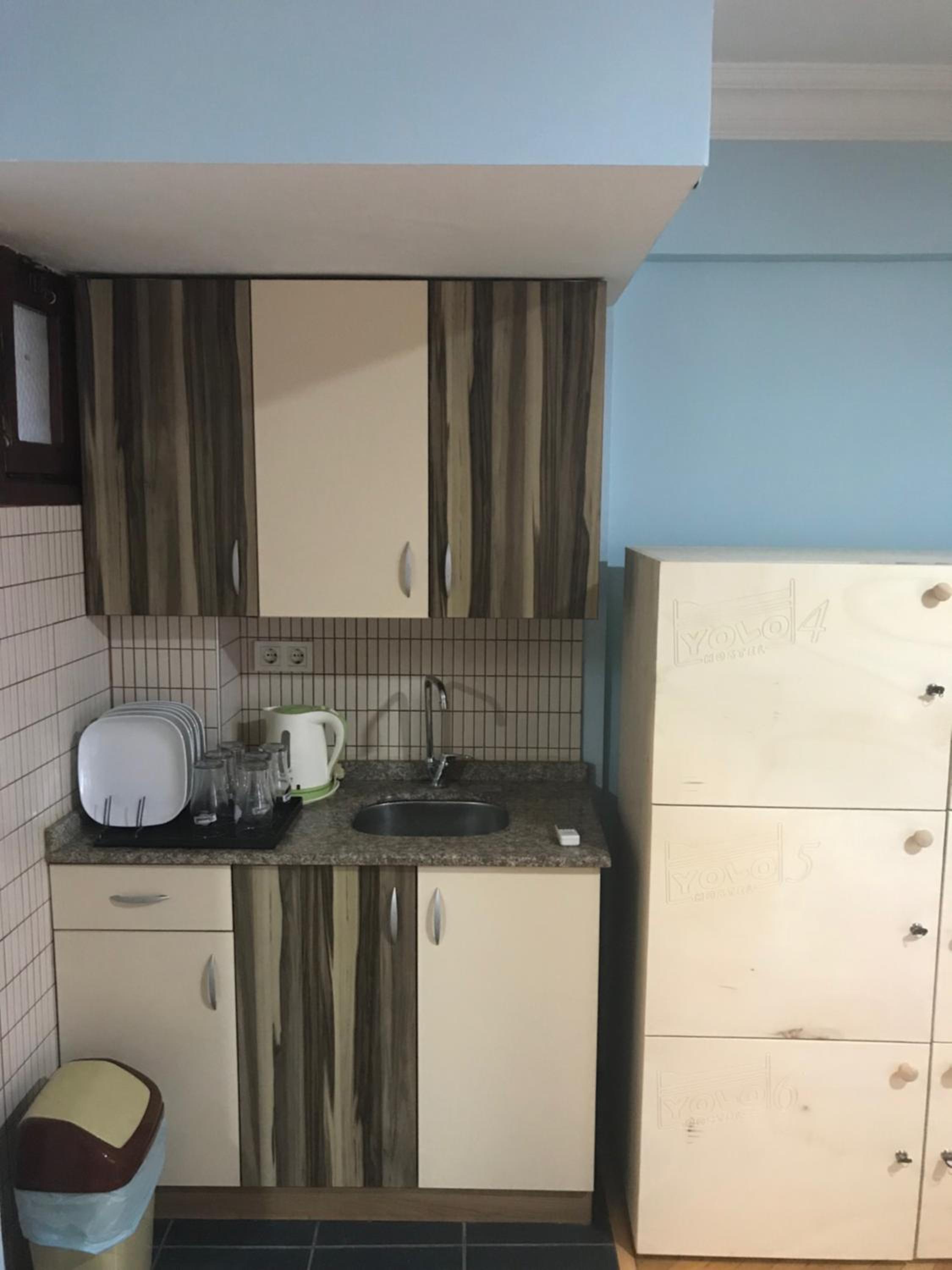 YOLO Hostel