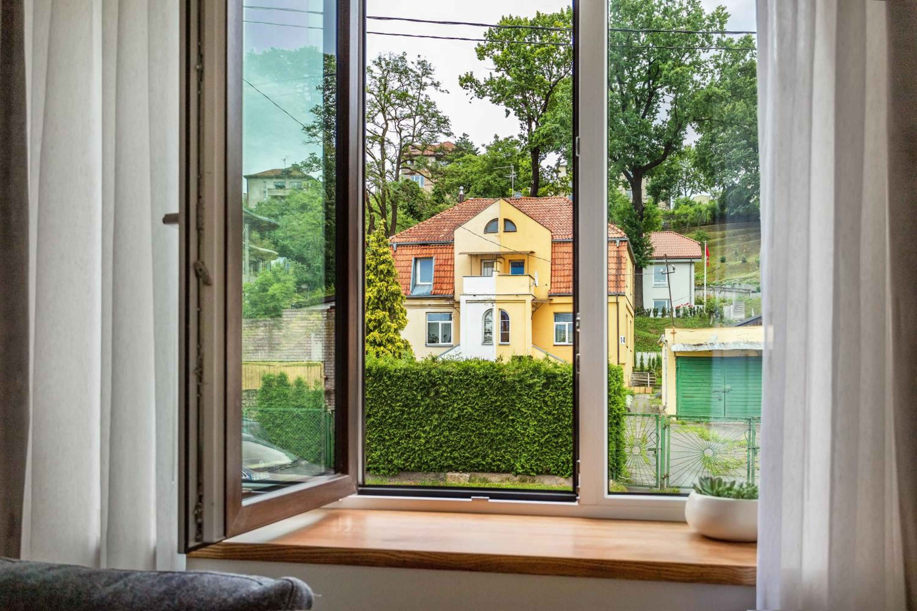 Bright and Cosy 1BDR apartment Kaunas Centre view 4