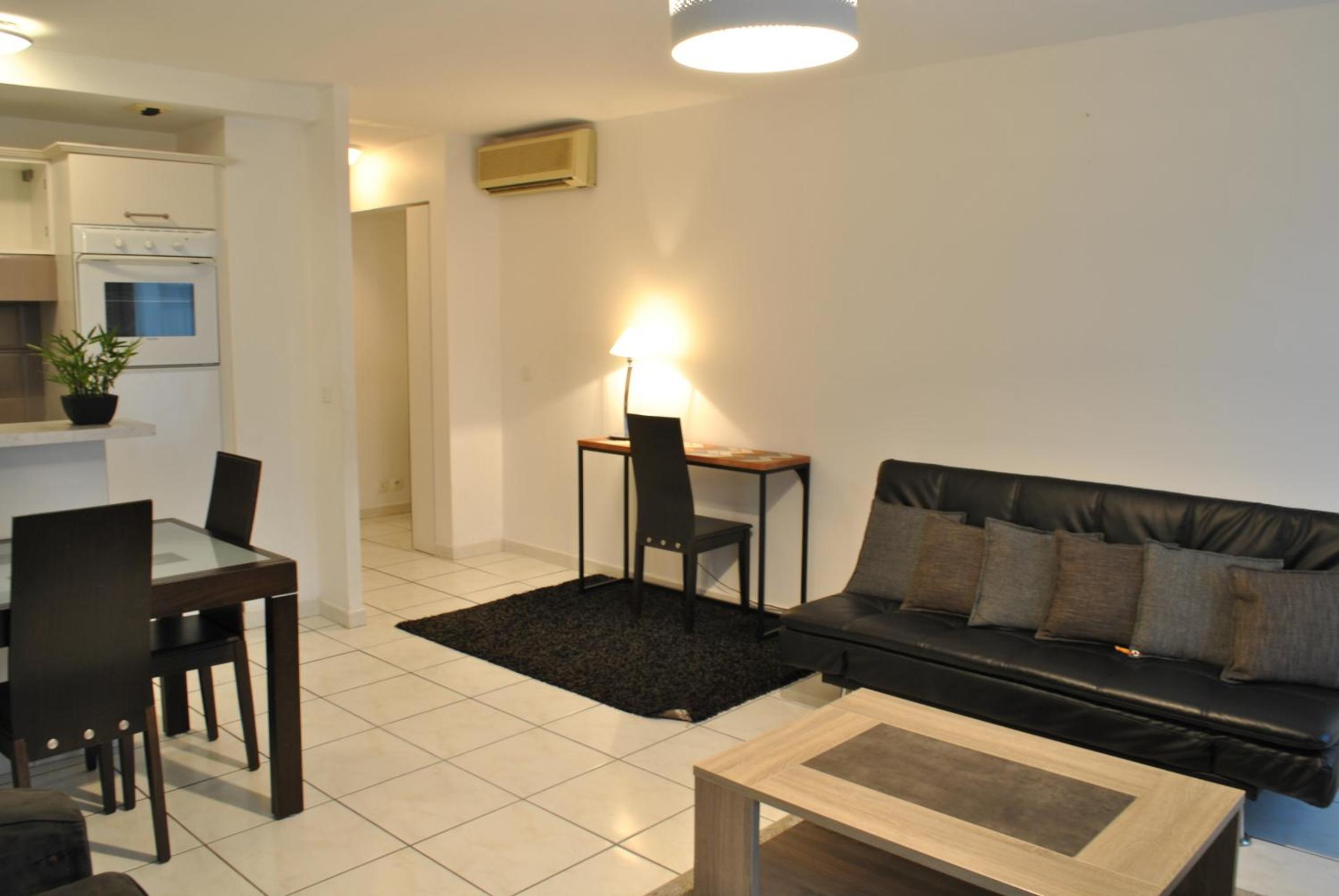 Centre Riviera 2P LHO5516 view 4