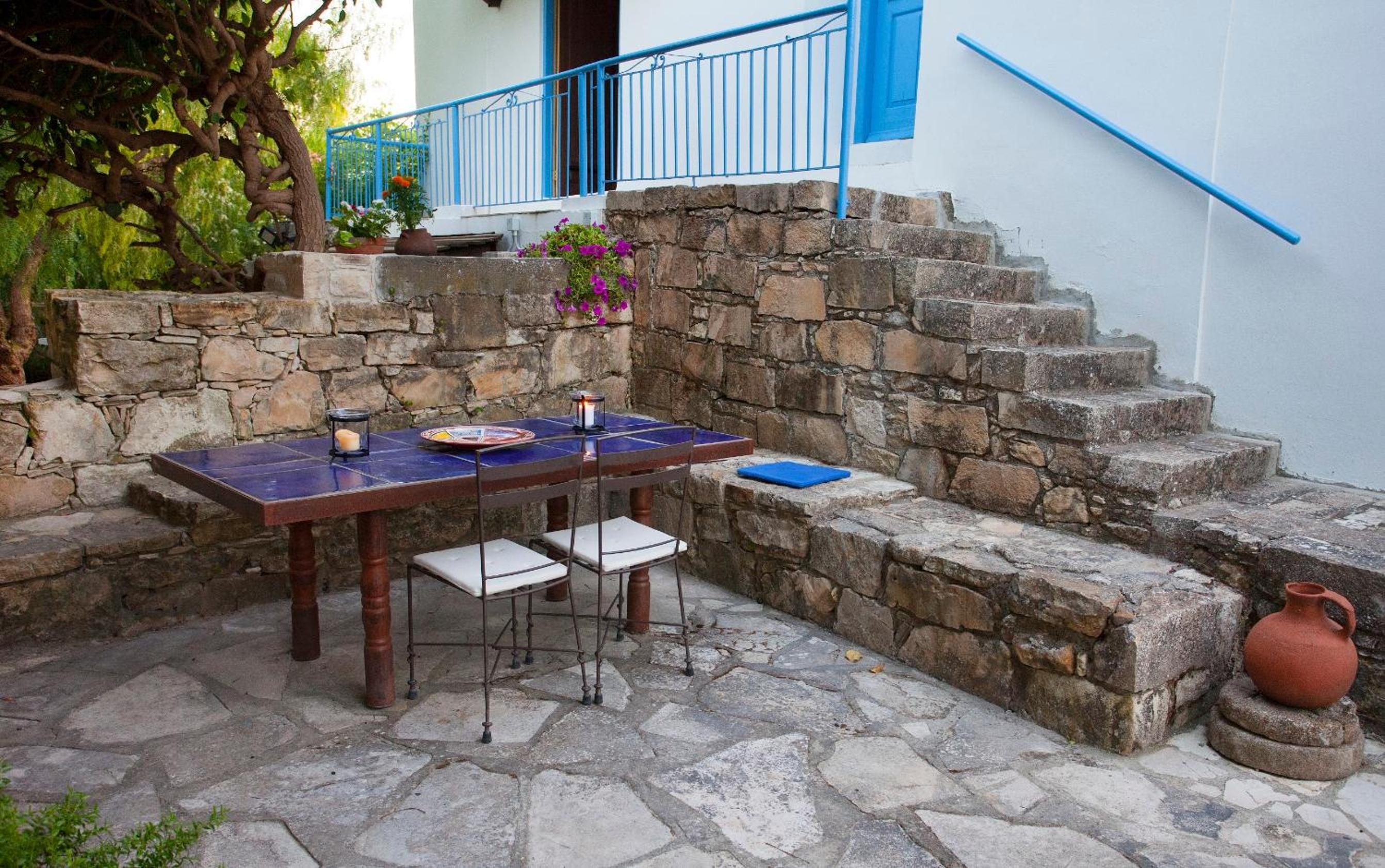 Cecilias Courtyard