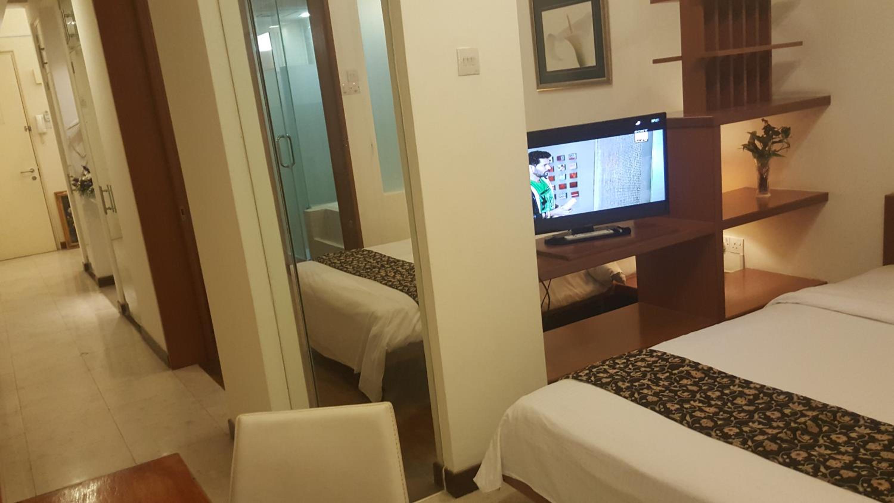 PENINSULA SEMANTAN SUITEs
