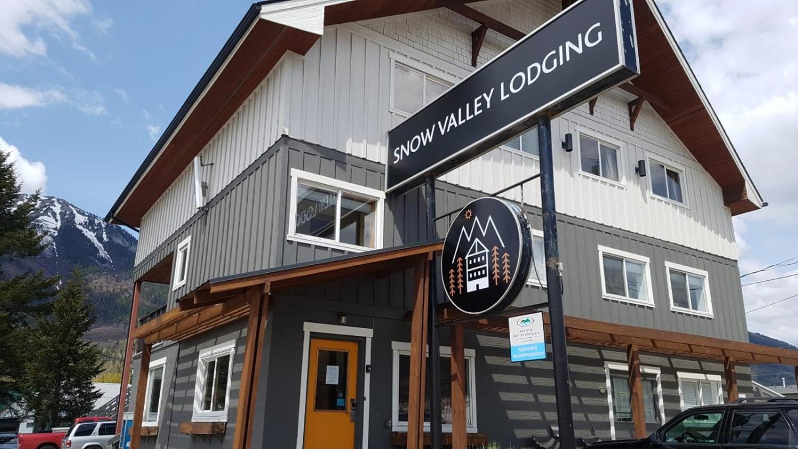Hotel Tiny Homes by Snow Valley Lodging - Image 1