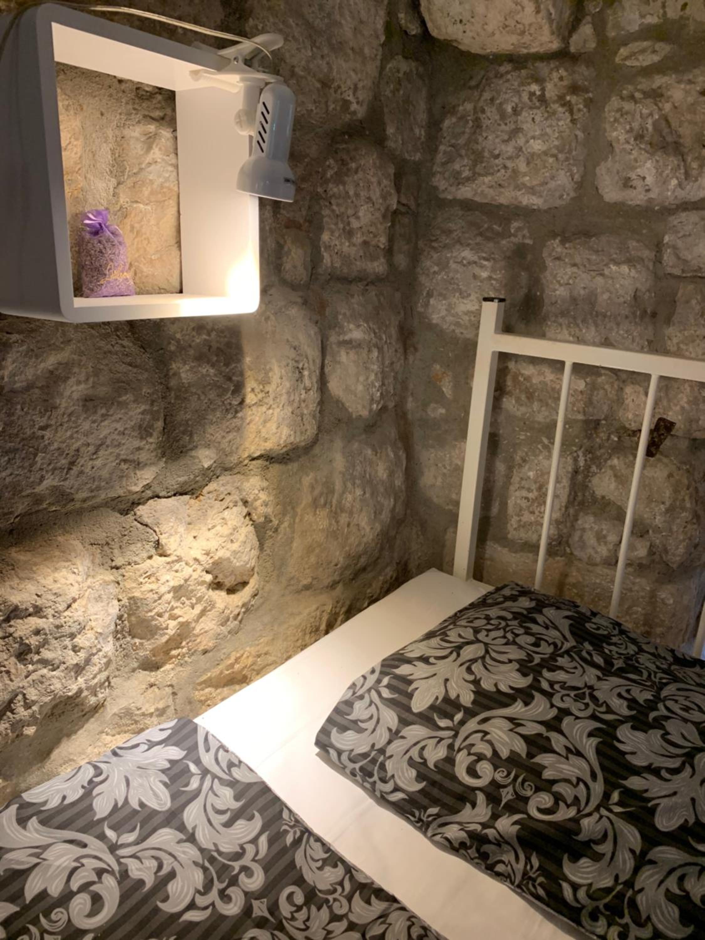 Kingslanding Old Town Hostel
