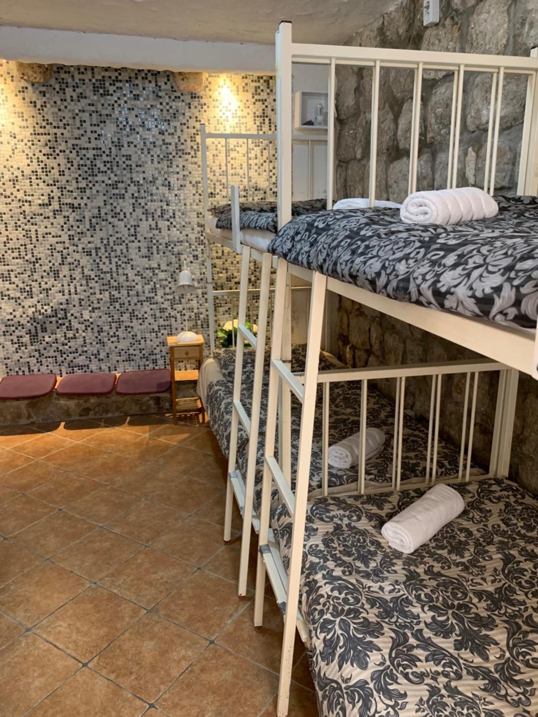 Kingslanding Old Town Hostel