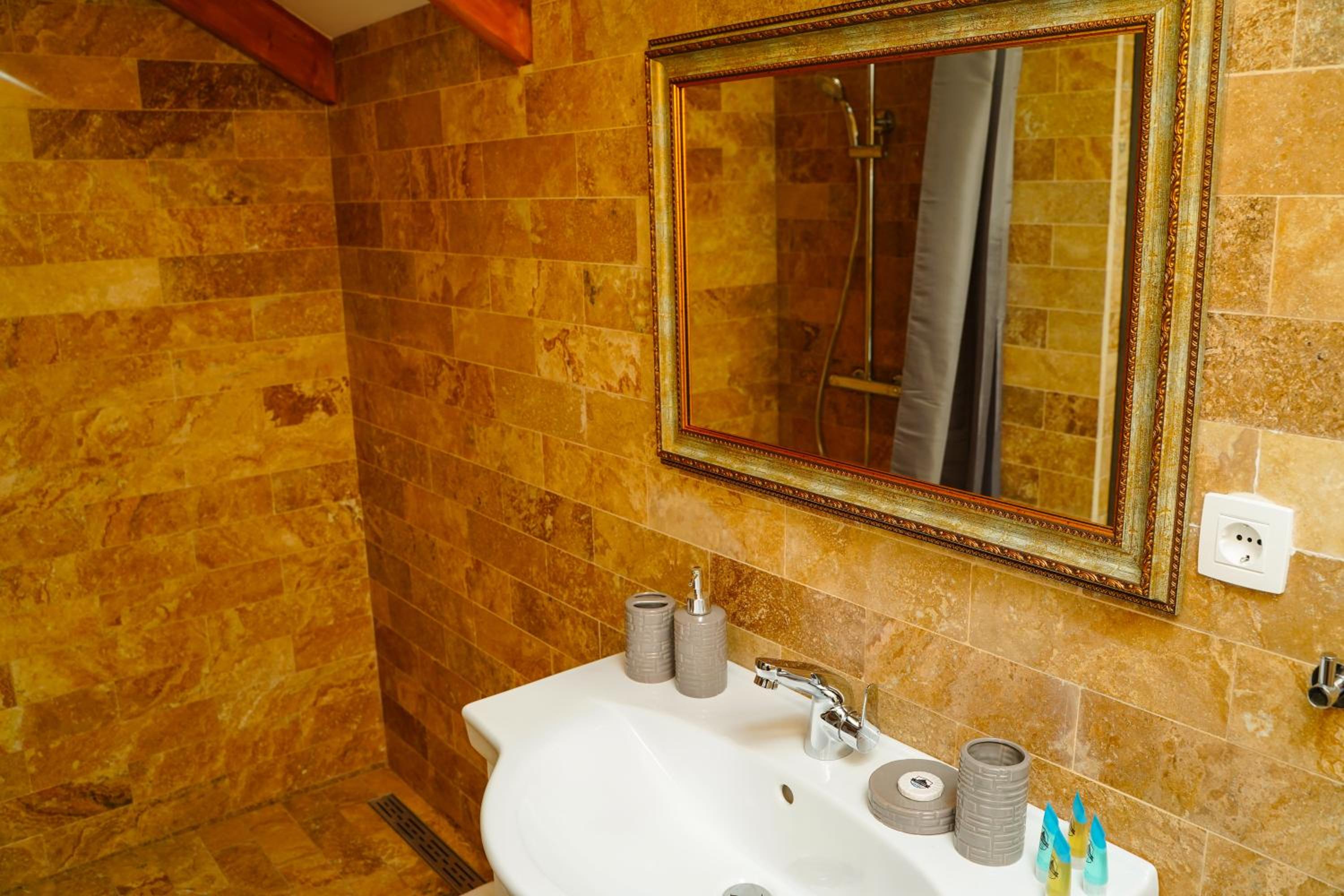 CHALET DILIJAN VILLAS