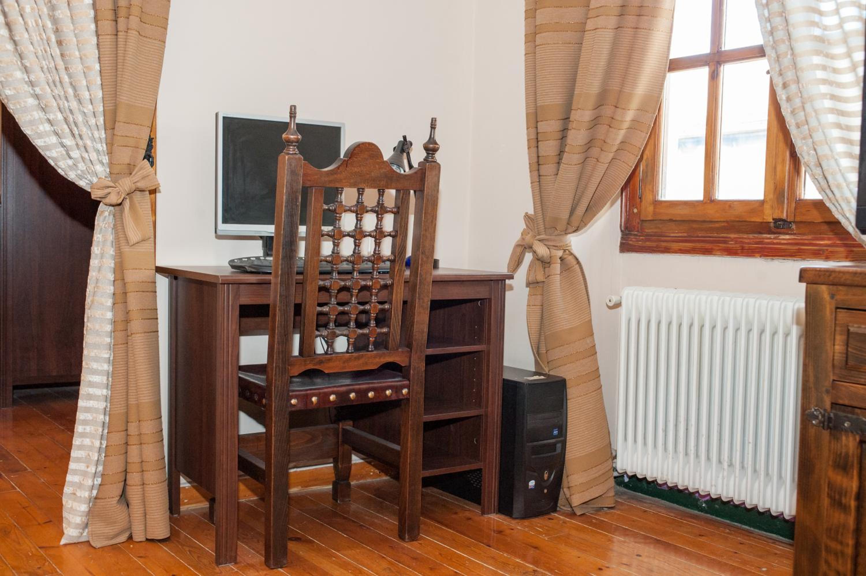 Platos's Academy Studio 100m² (4min METRO)