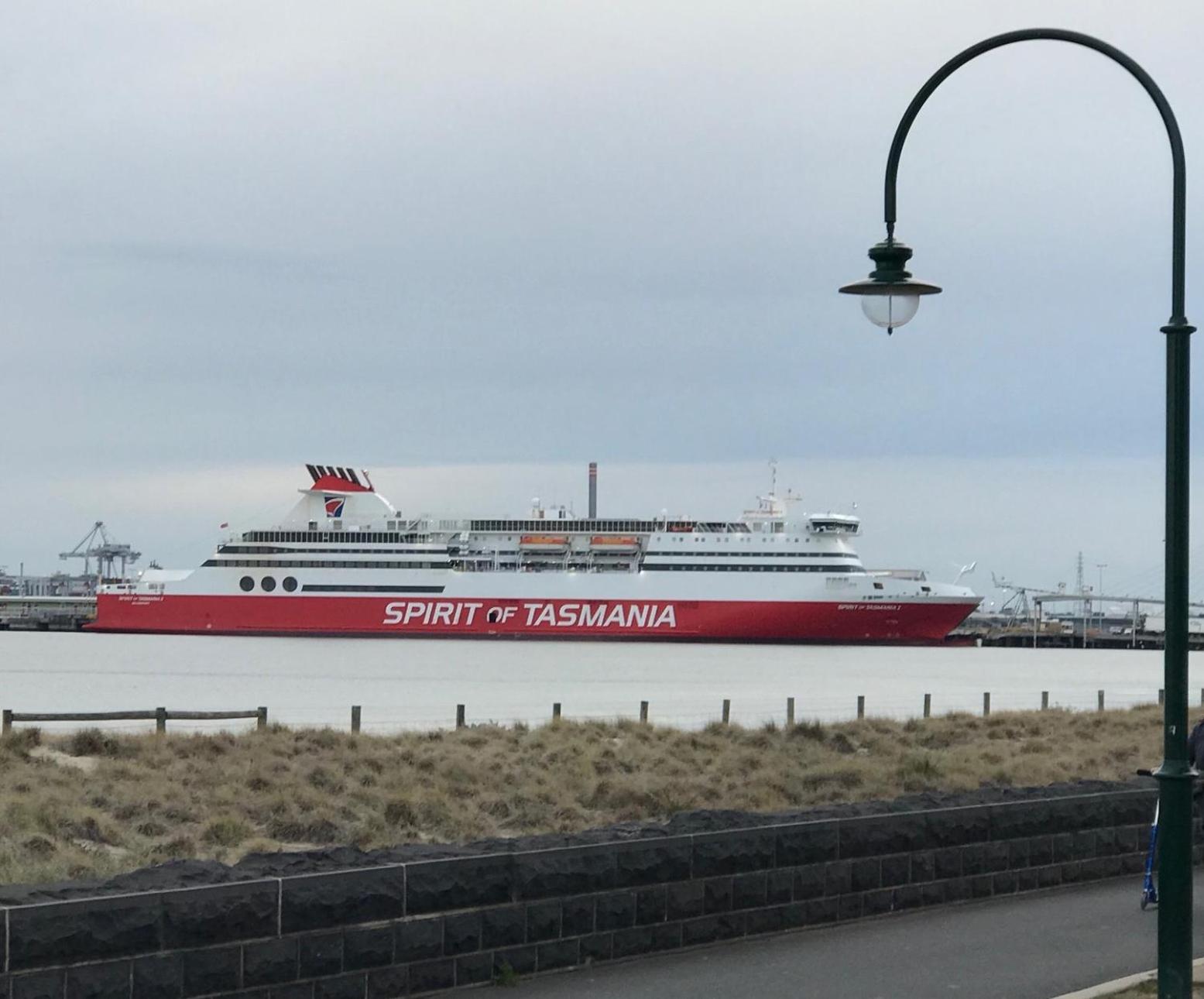 StayCentral - Spacious Seaviews Port Melbourne