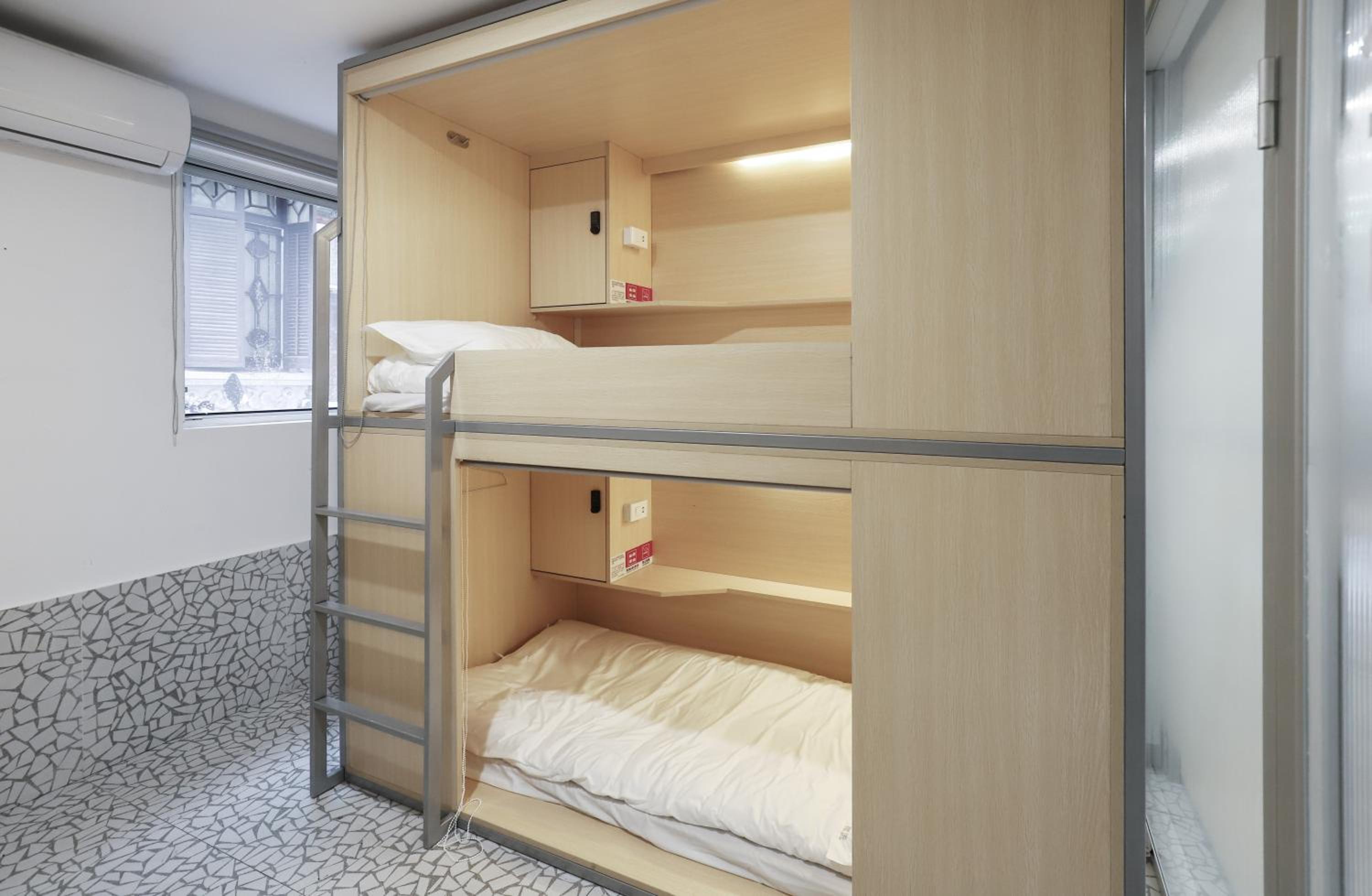WeFlow Hostel (Shanghai Xintiandi)