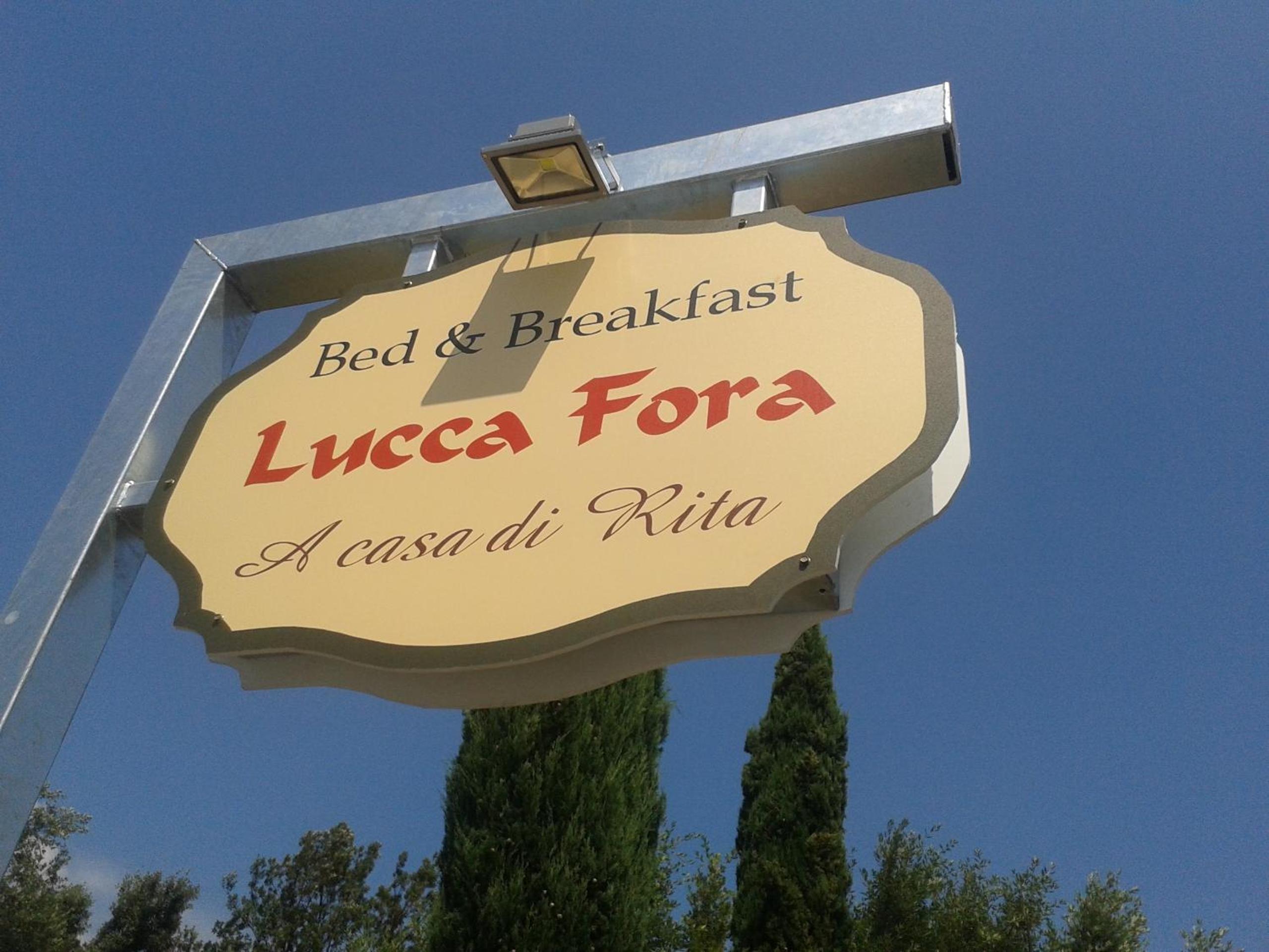 Bed & Breakfast Lucca Fora